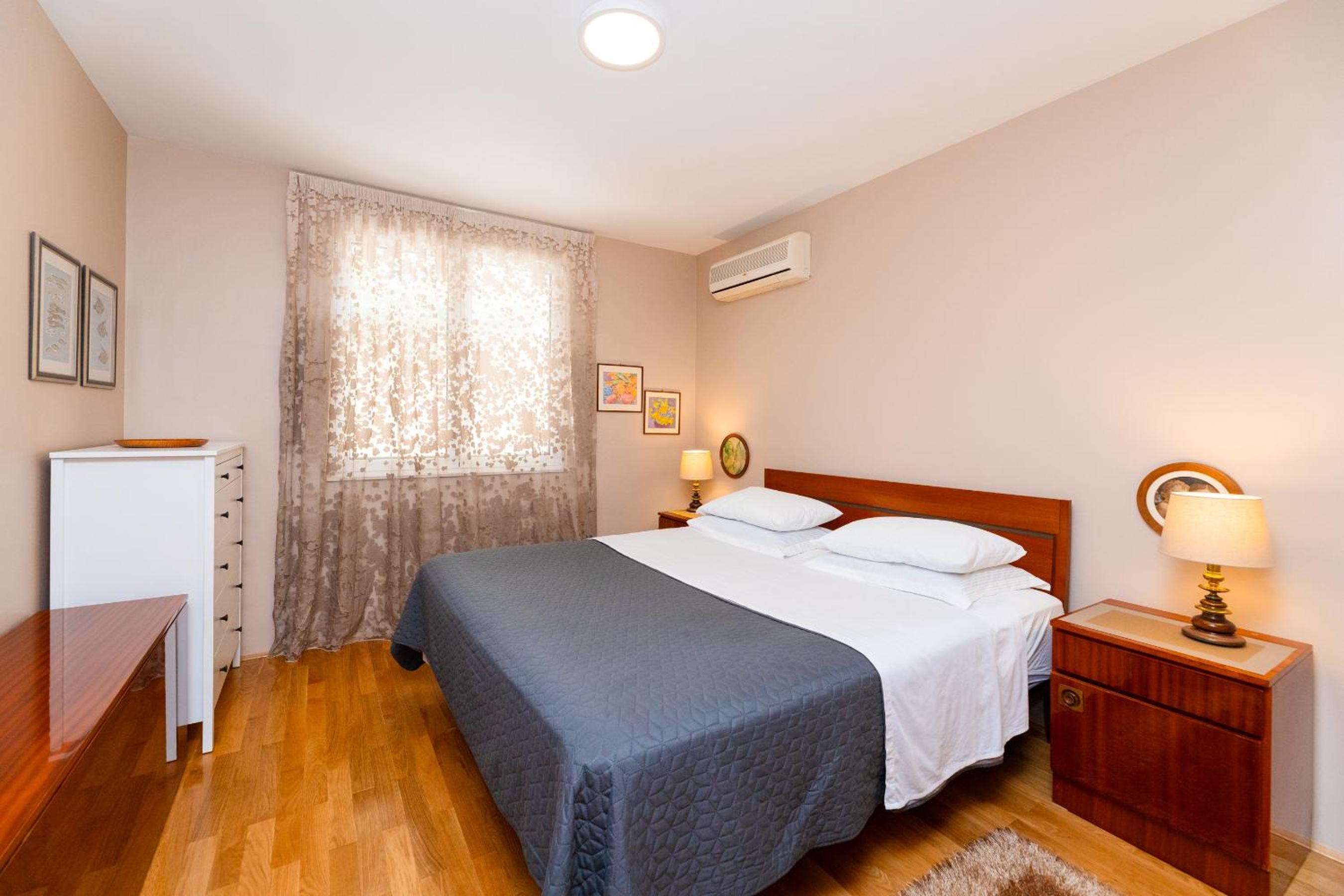 Two-Bedroom Apartment with Pool View photo 3