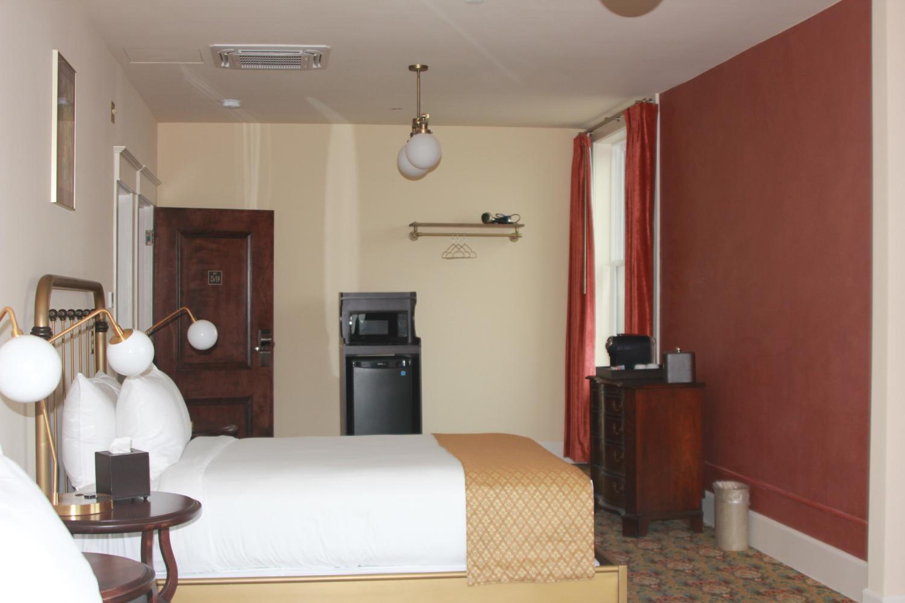 Queen Room with Two Queen Beds - Photo 1