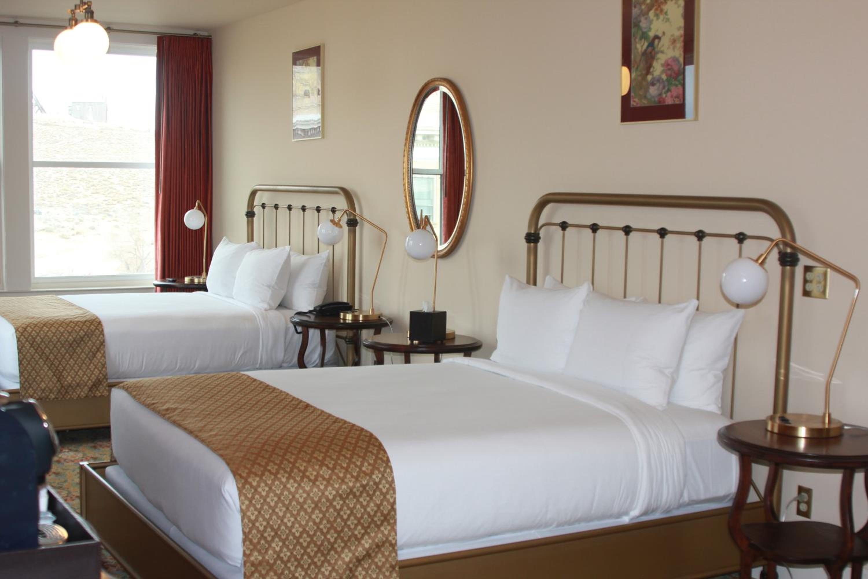 Queen Room with Two Queen Beds - Photo 10