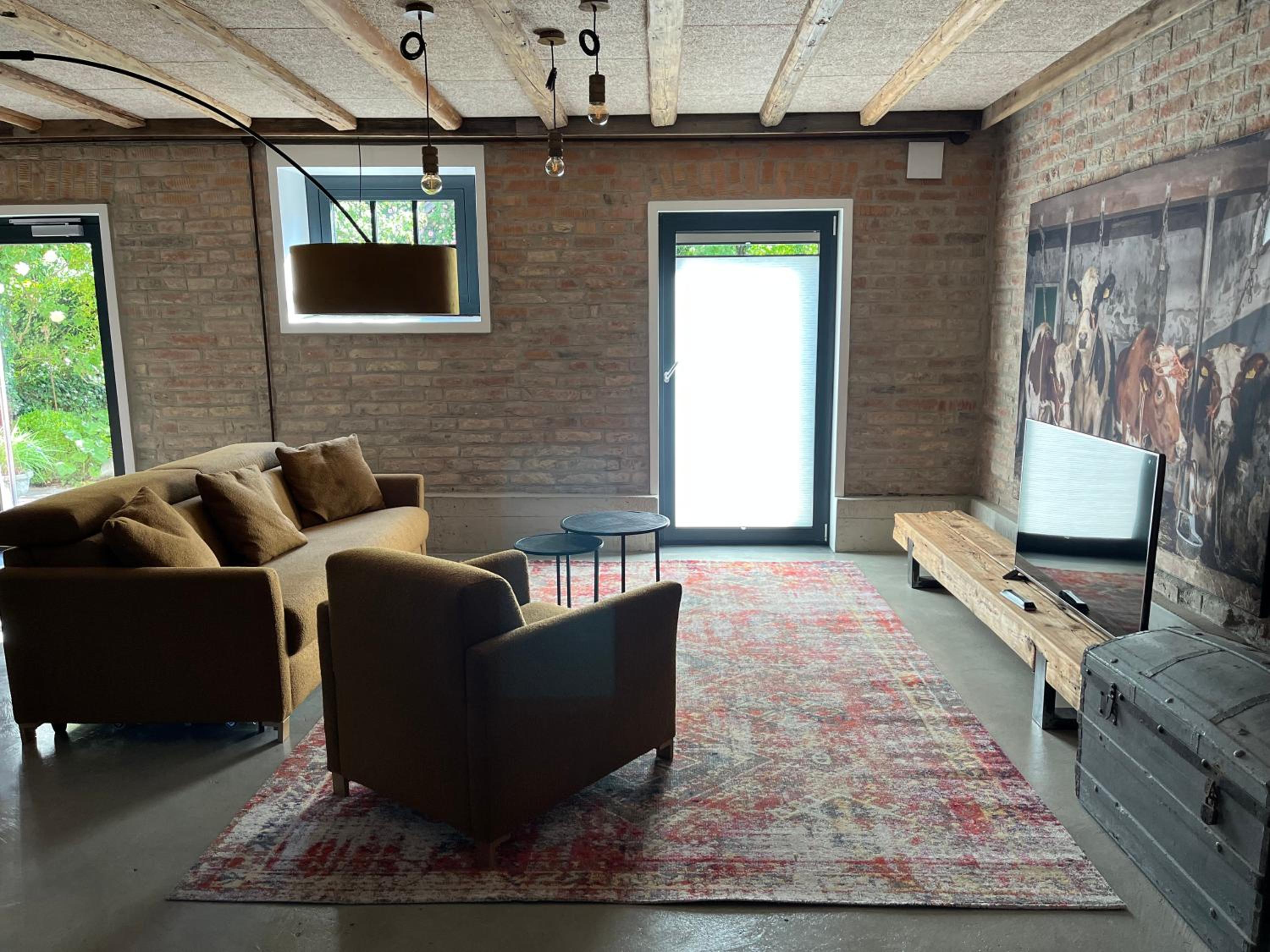 One-Bedroom Apartment photo 2