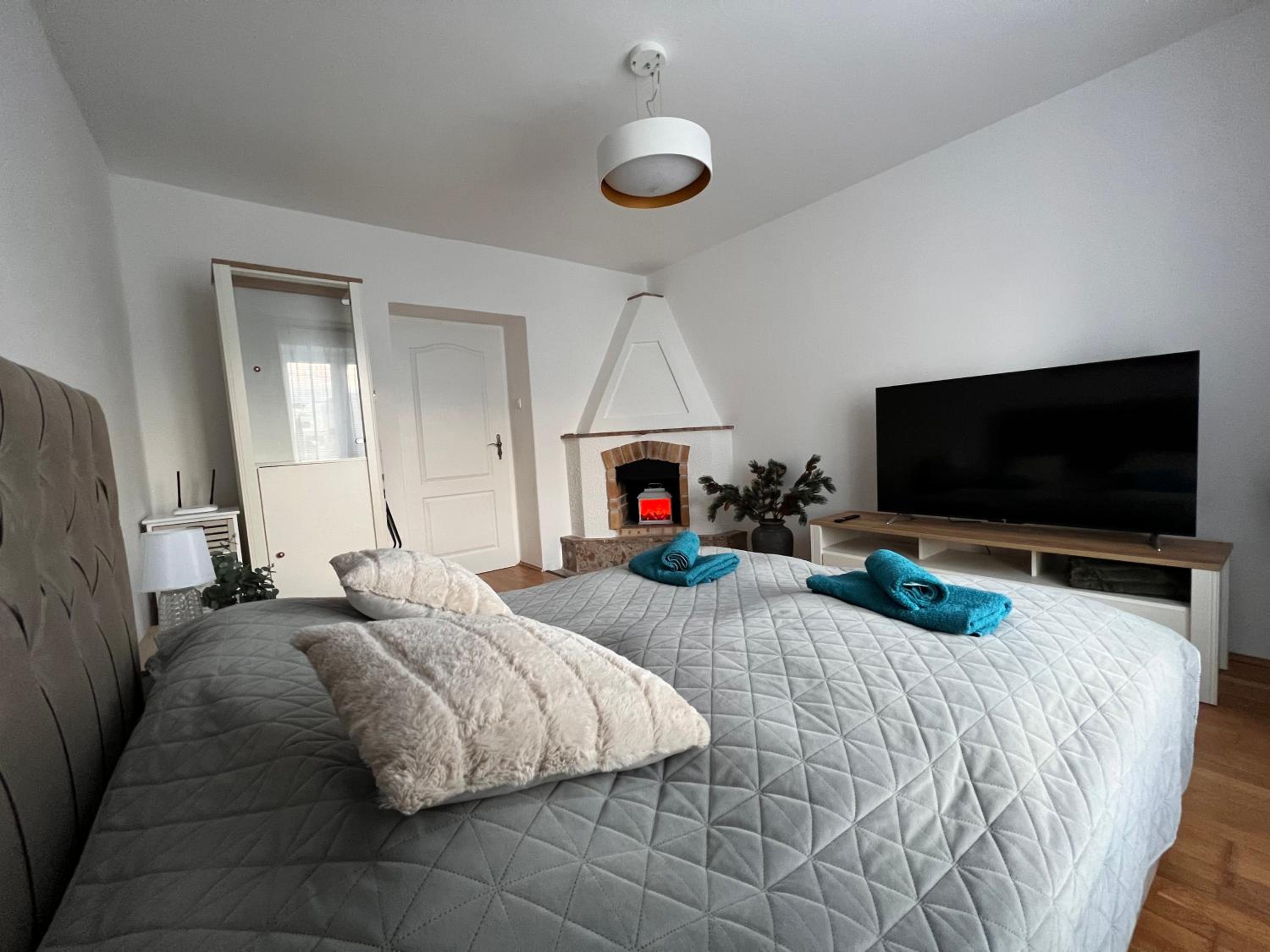 One-Bedroom Apartment photo 1