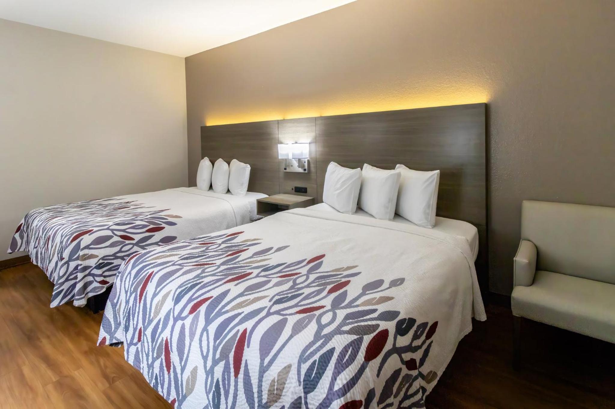 Deluxe Room with Two Queen Beds Non-Smoking - Photo 2