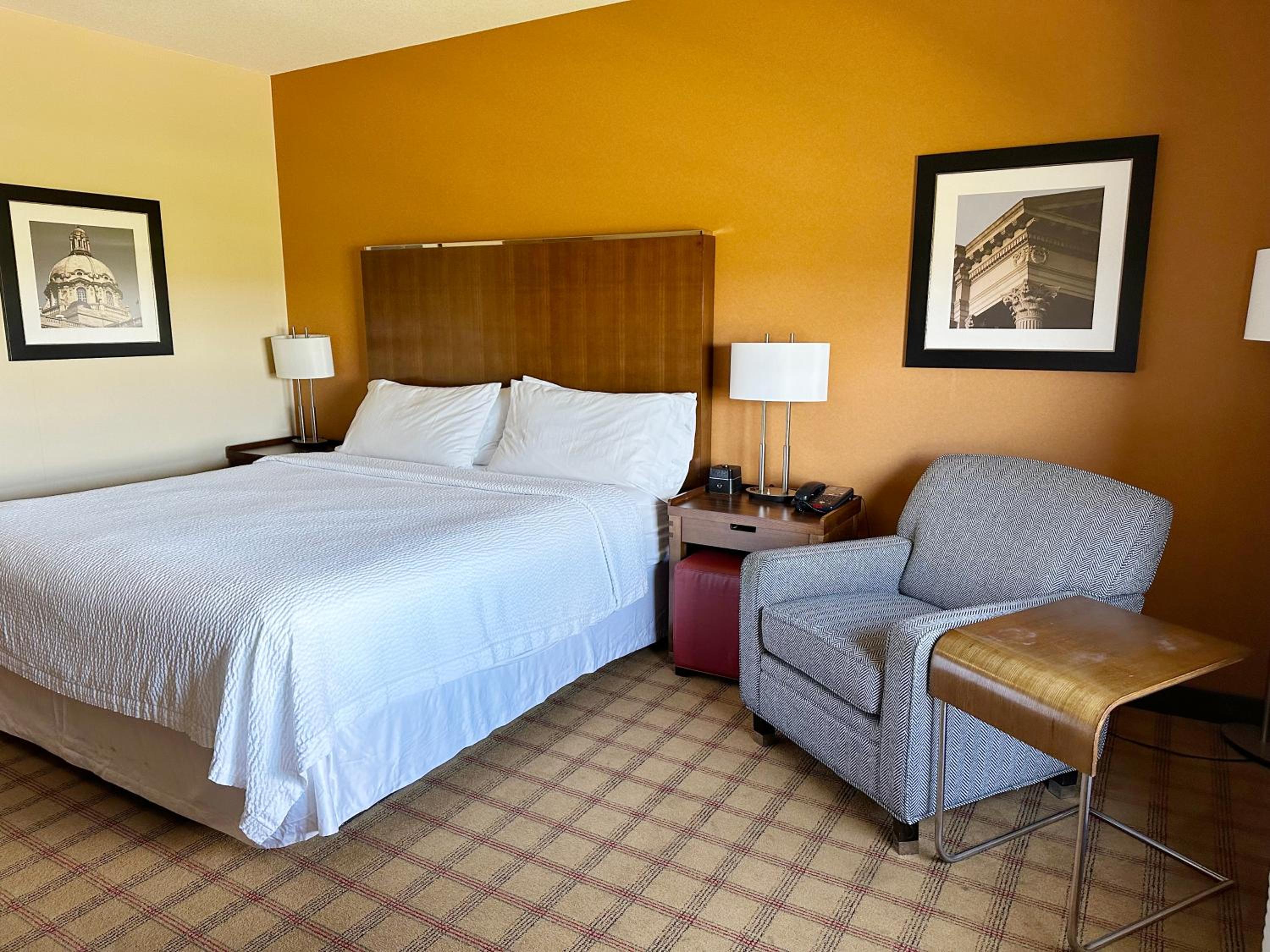Guest Room, 1 King - Photo 2