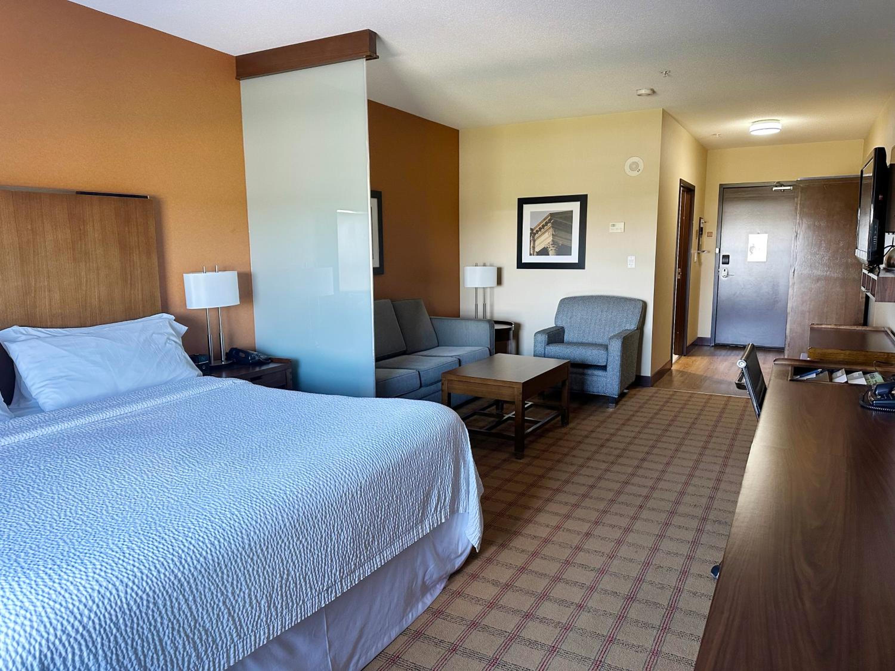 Larger Guest room, 1 King, Sofa bed - Photo 1