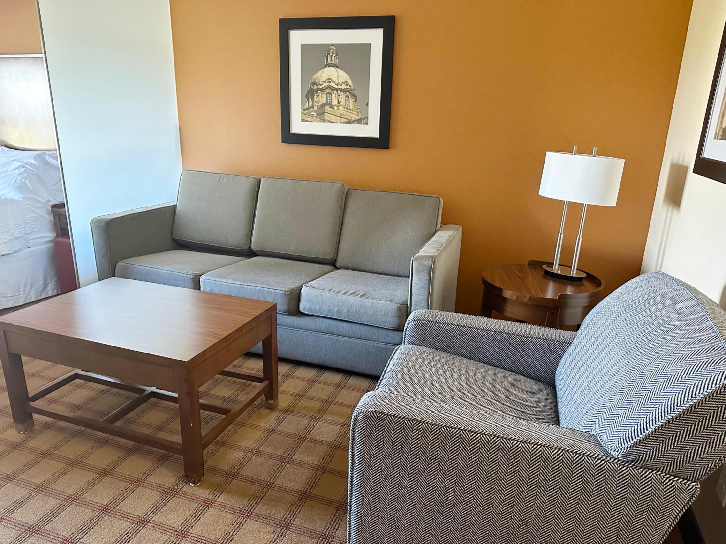 Larger Guest room, 1 King, Sofa bed - Photo 2