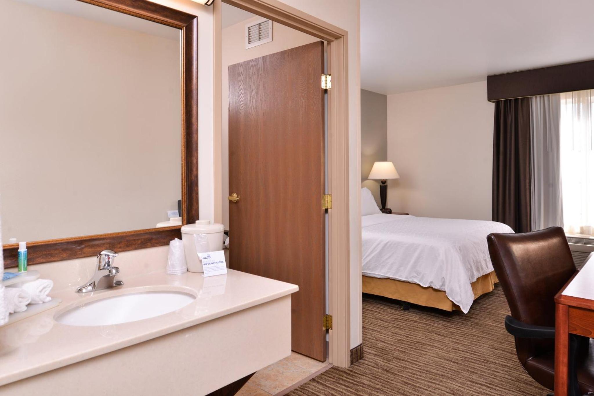 Standard Queen Room photo 3