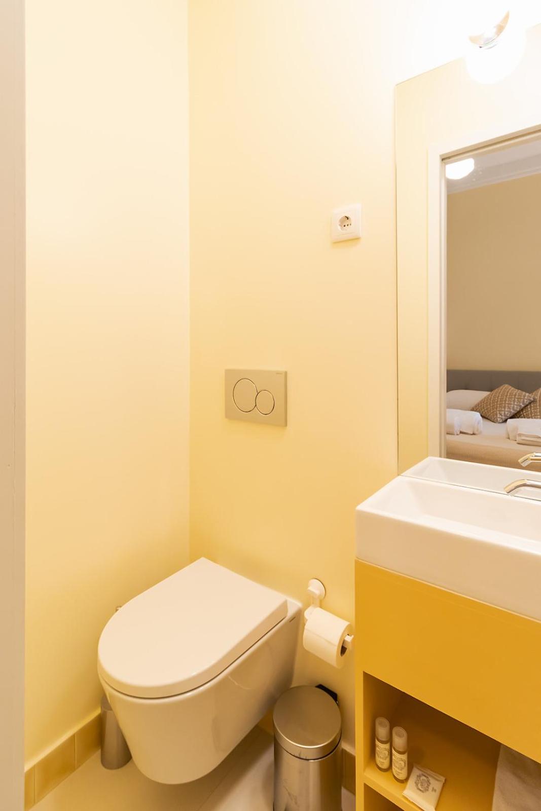 Budget Double or Twin Room without Window photo 3