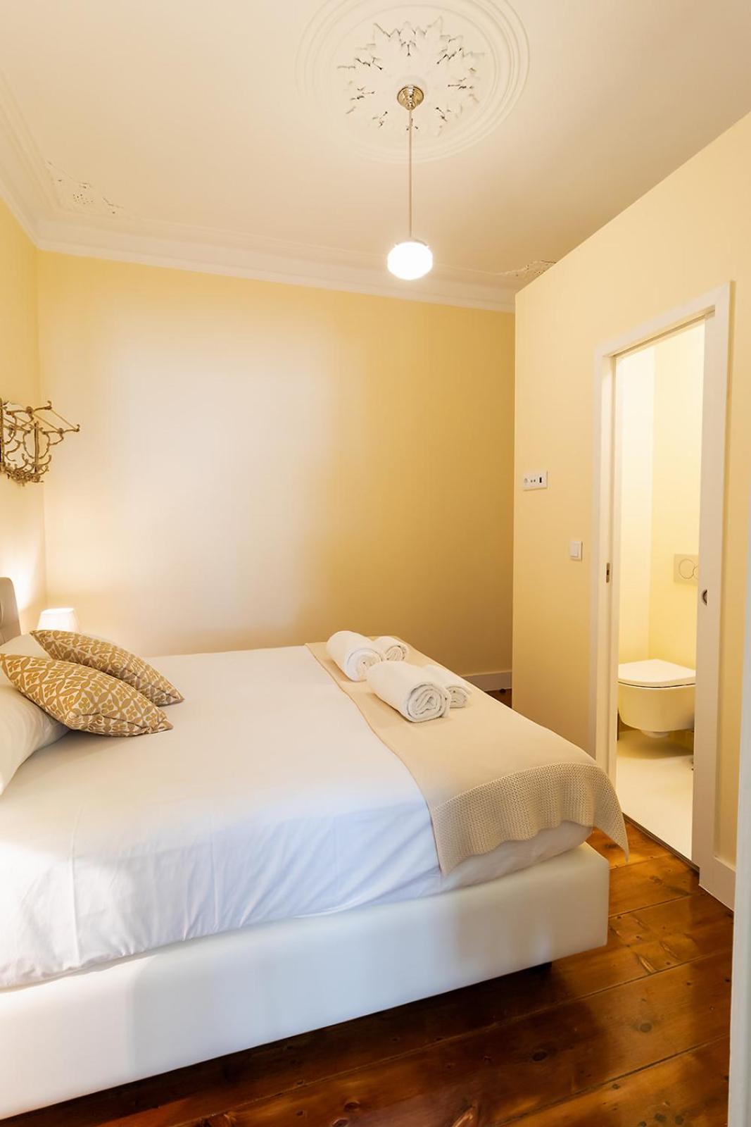 Budget Double or Twin Room without Window photo 2