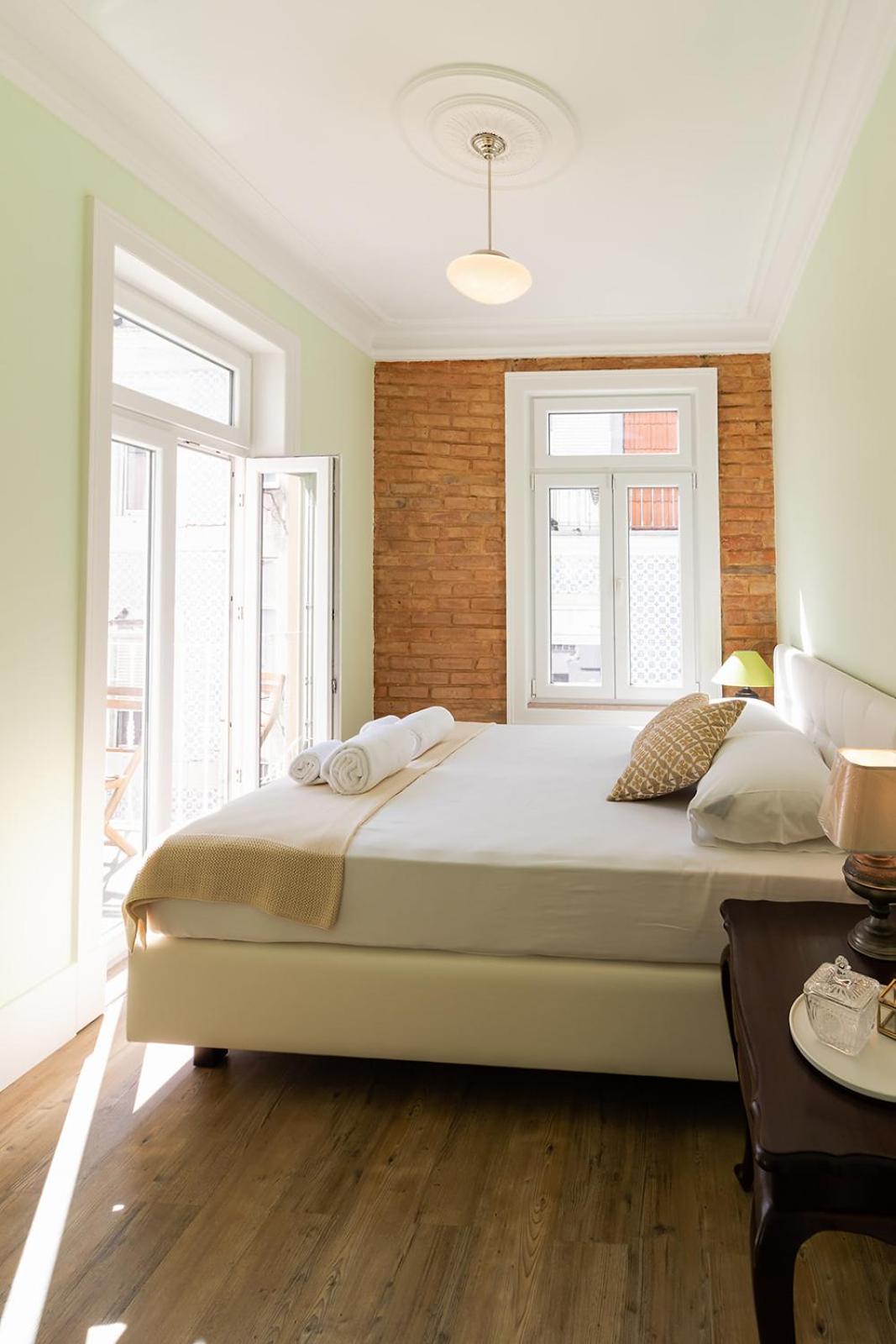 Deluxe Double Room with Balcony photo 3