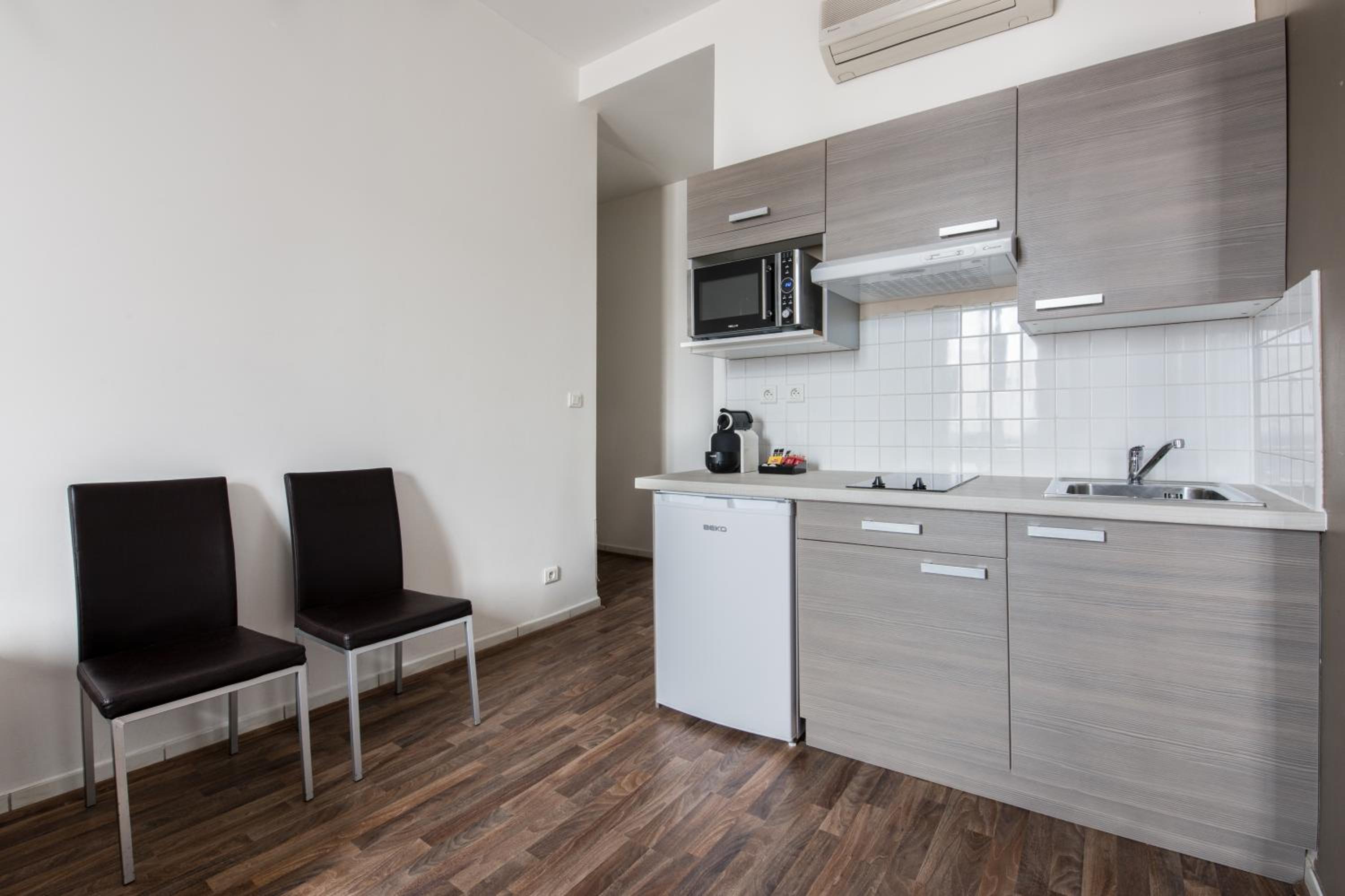 One-Bedroom Apartment (4 Adults) - Photo 5