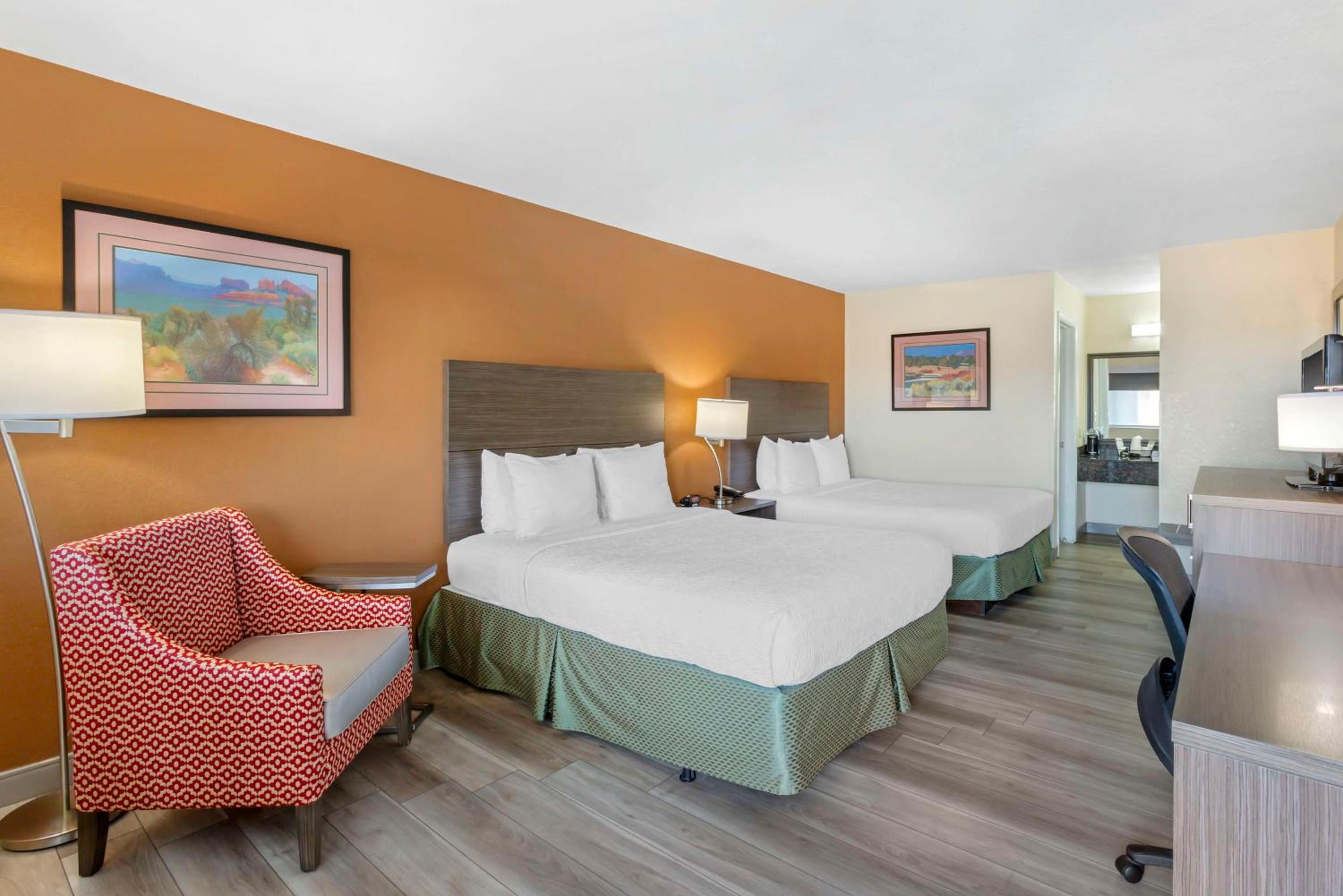 Queen Room with Two Queen Beds - Non-Smoking photo 1