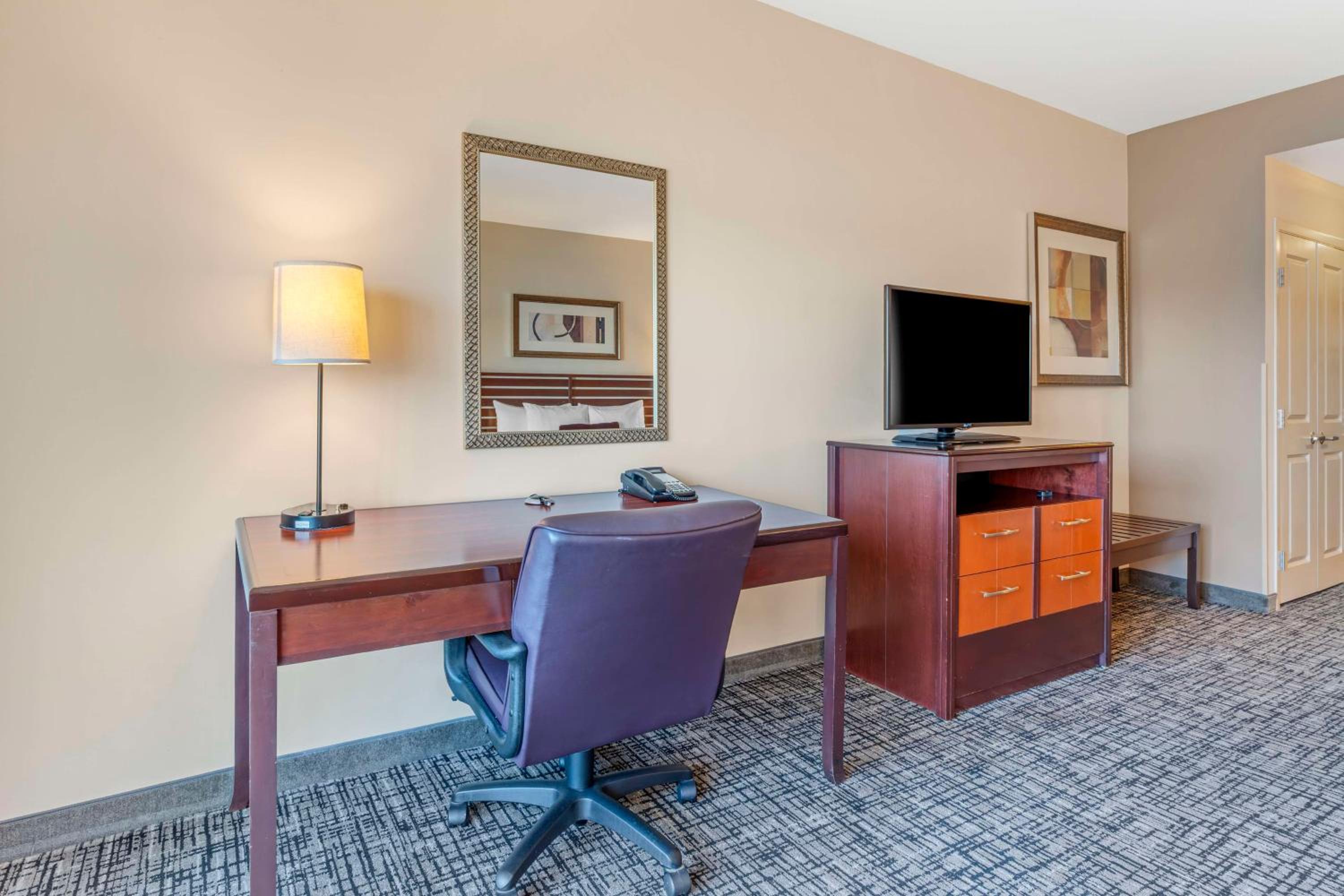 King Room with Balcony - Water View photo 3