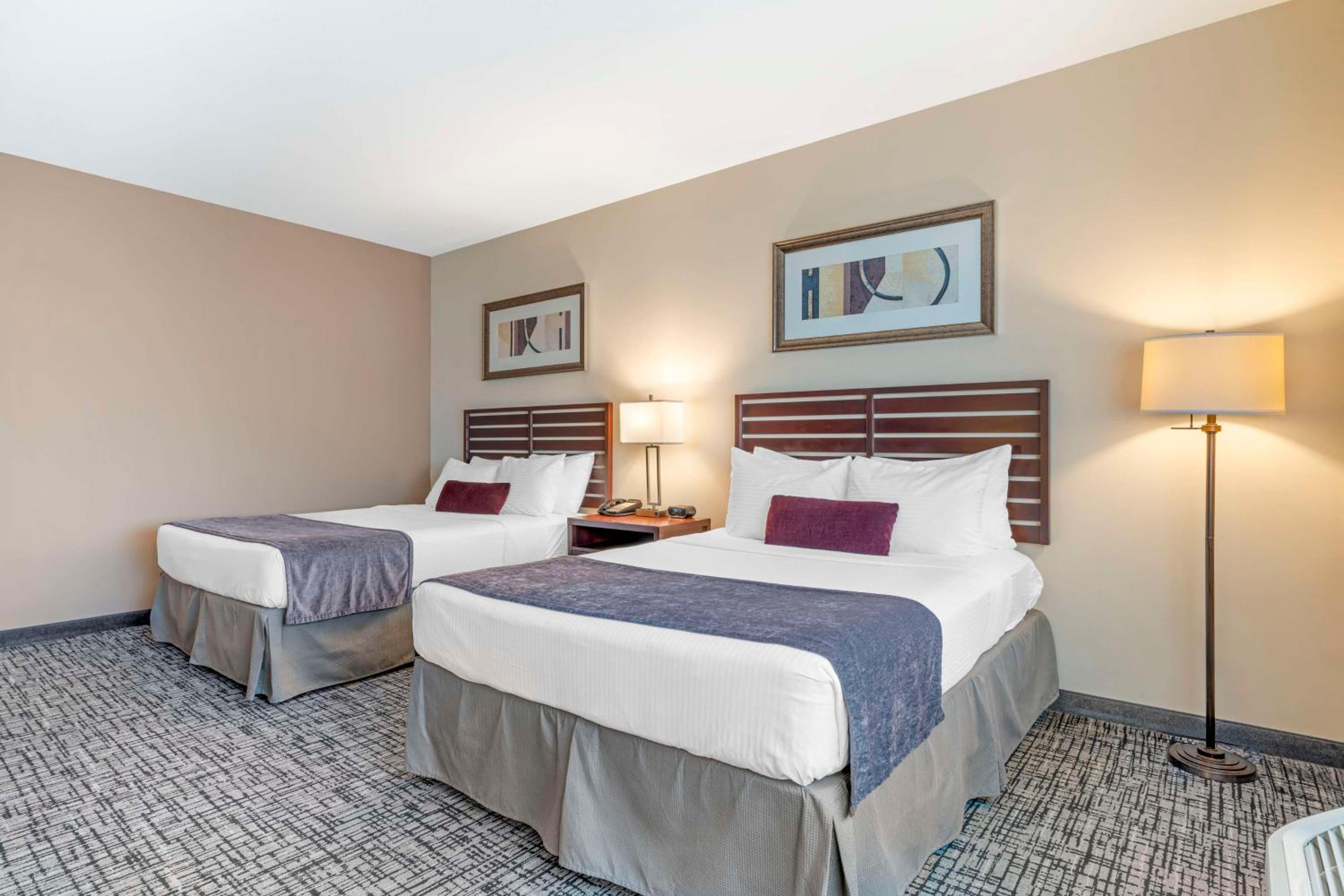 Queen Room with Two Queen Beds and Bath Tub - Disability Access/Non-Smoking photo 2