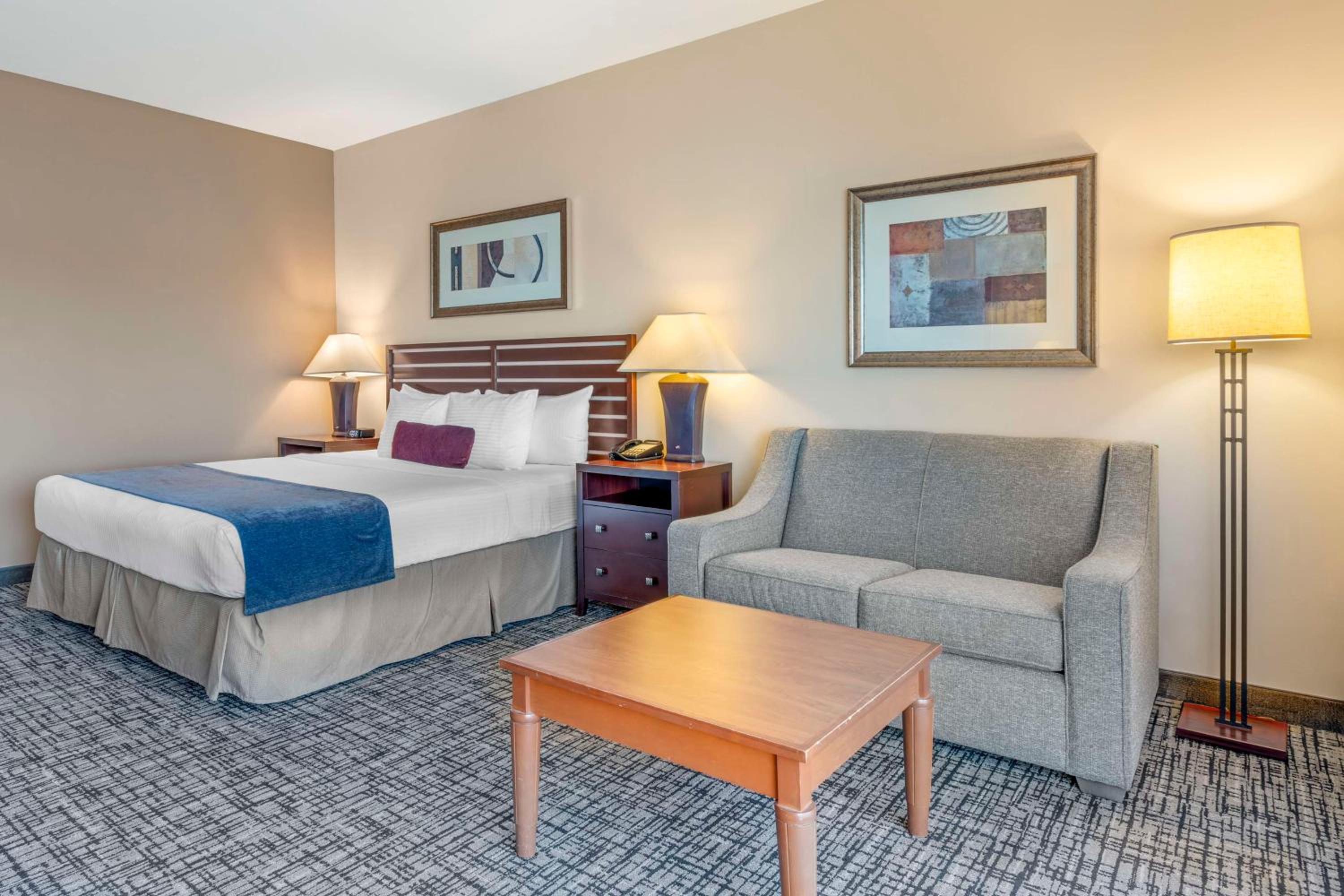King Room with Balcony - Water View photo 2