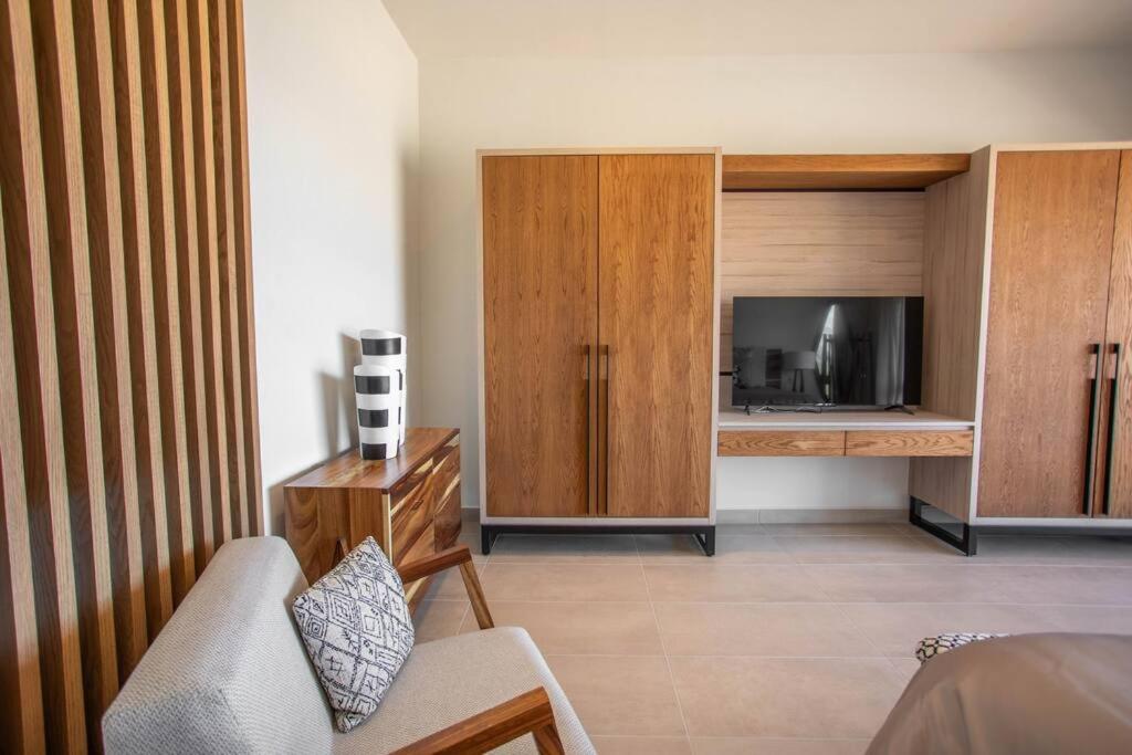 Three-Bedroom House photo 1