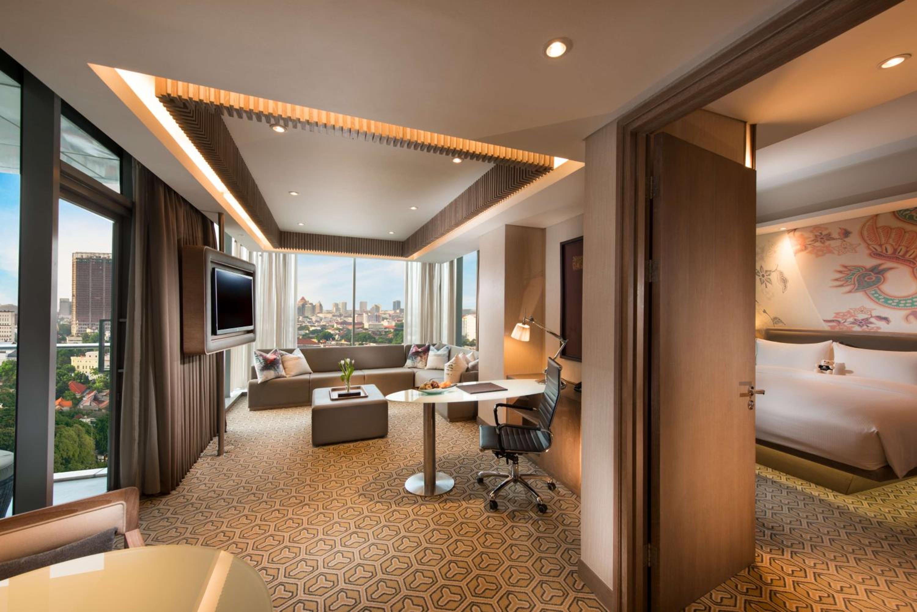 Deluxe King Suite - Lounge Access