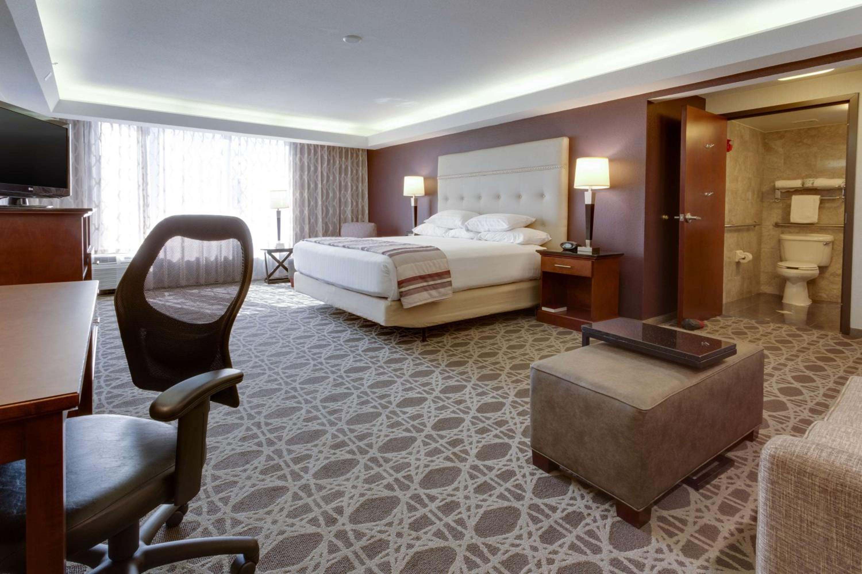 Superior King Room with Sofa Bed photo 1