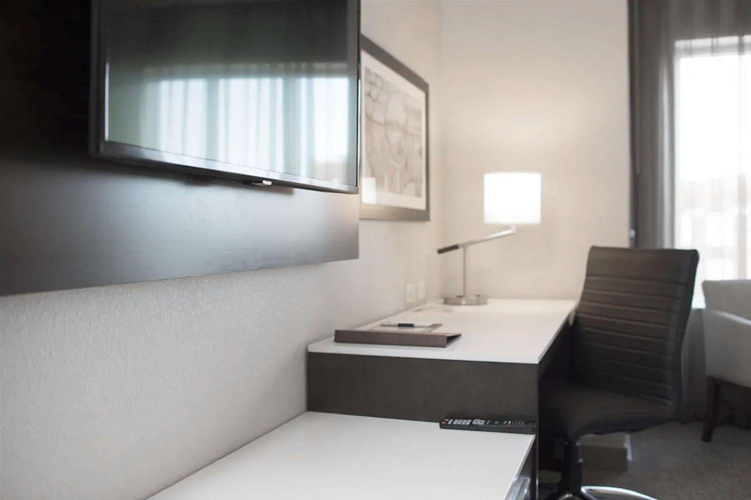 Junior King Suite photo 3