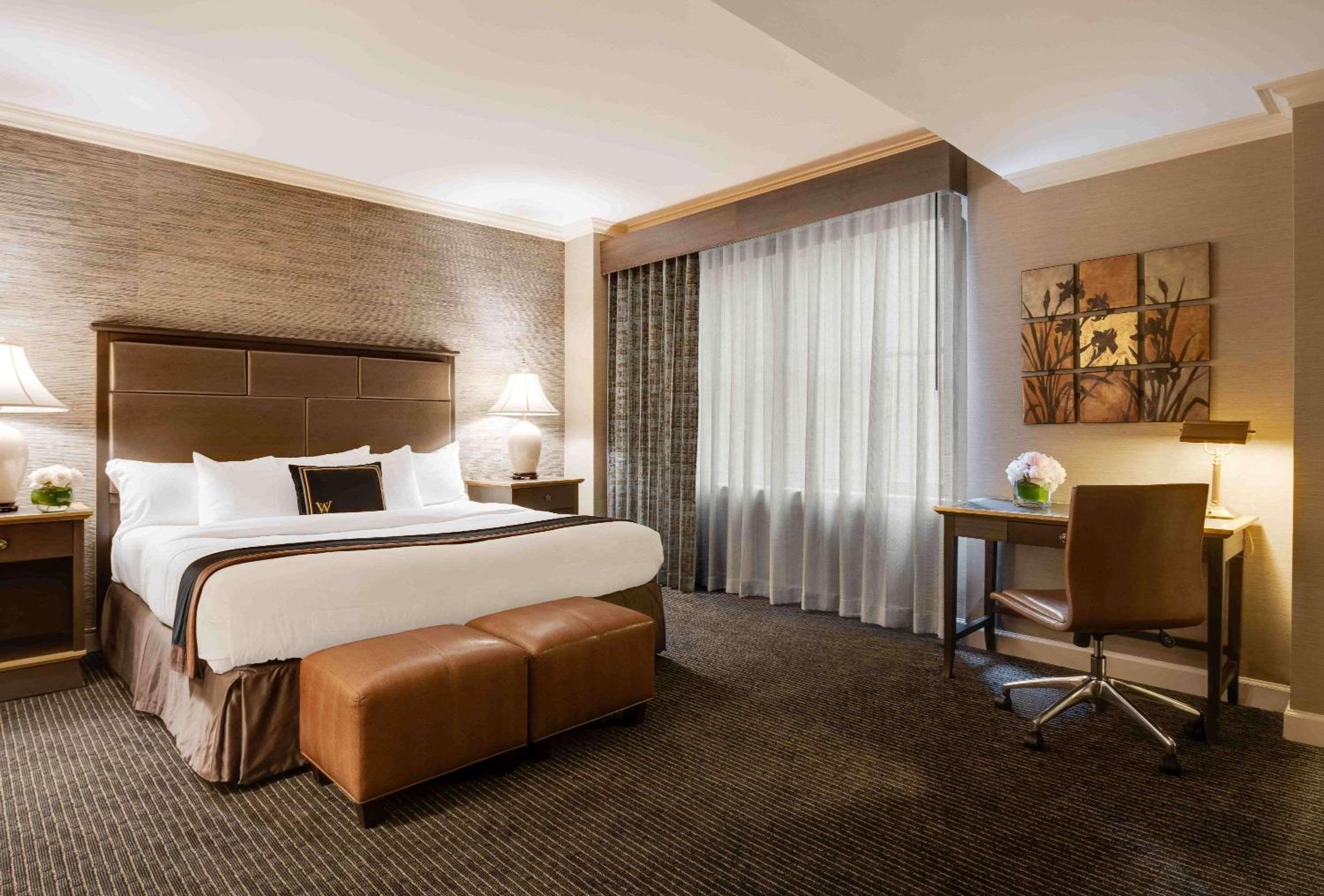 One-Bedroom King Suite with Living Room - Non-Smoking