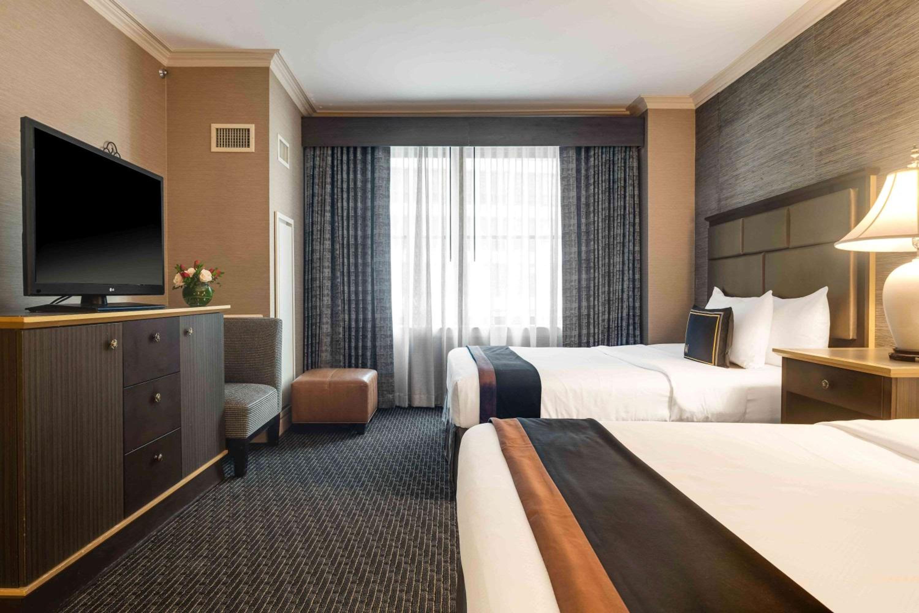 Queen Room with Two Queen Beds and Roll-In Shower - Disability Access/Non-Smoking