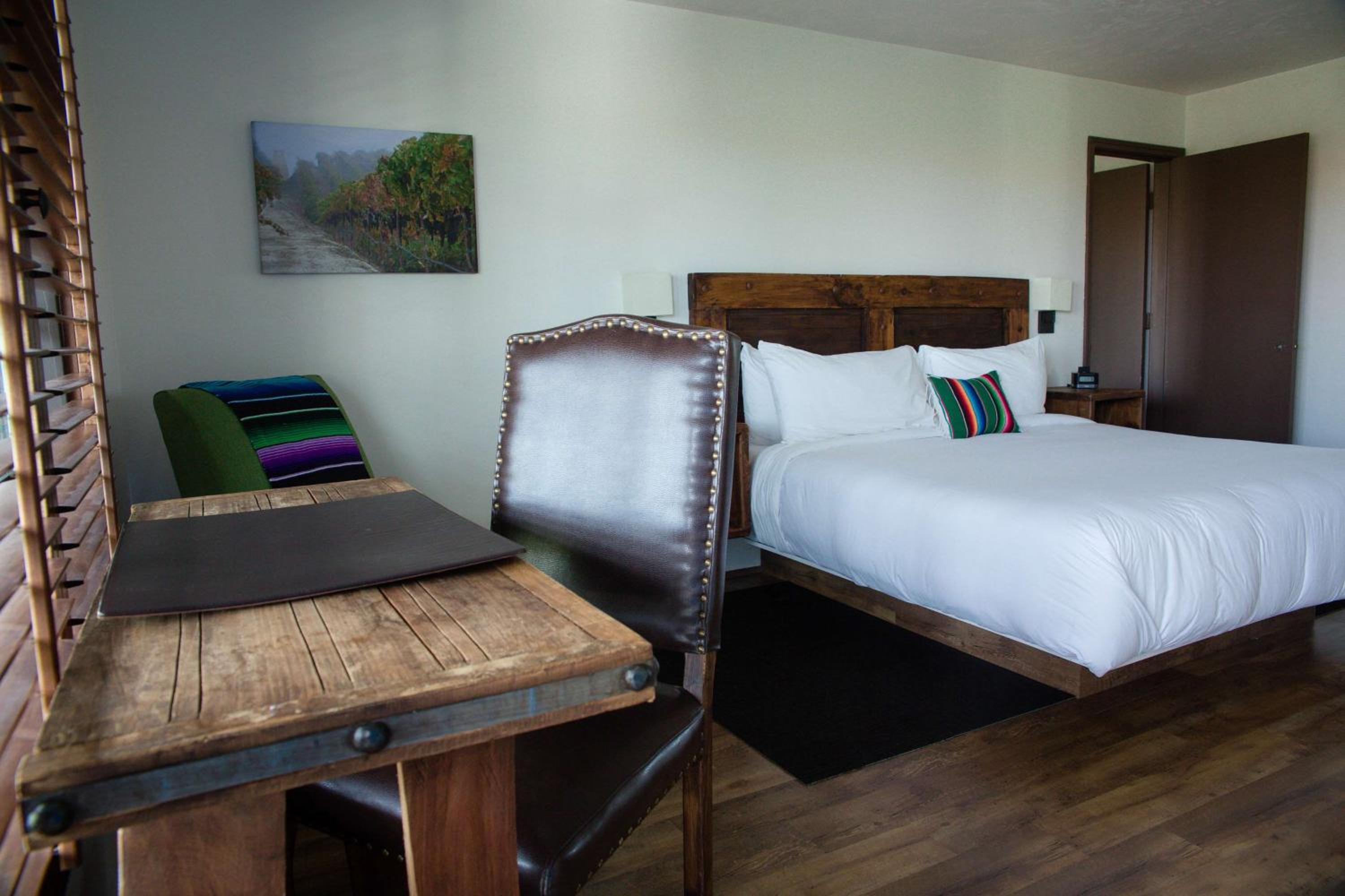 King Suite with Sofa Bed - Non-Smoking photo 3
