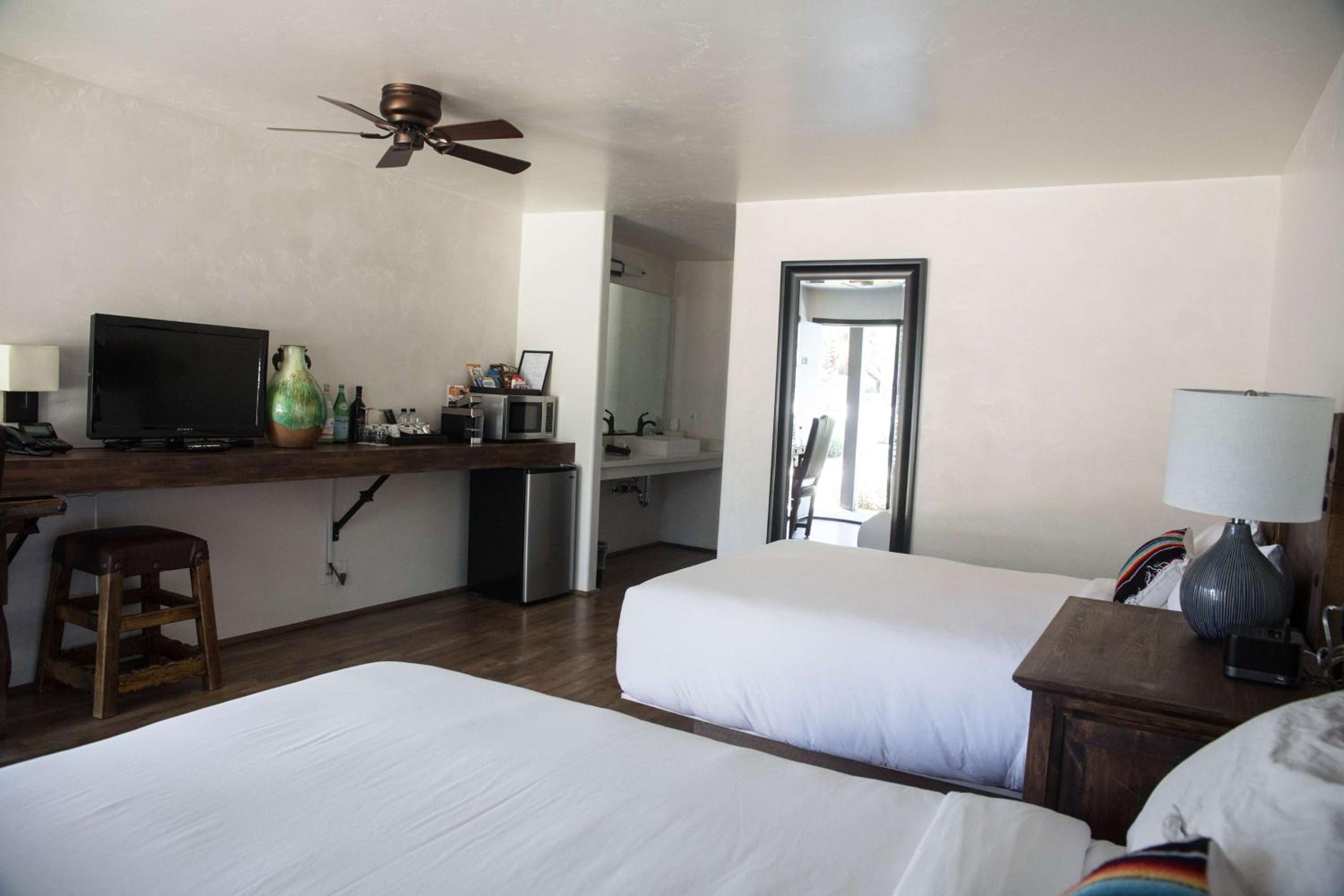 Deluxe Queen Room with Two Queen Beds - Non-Smoking photo 2