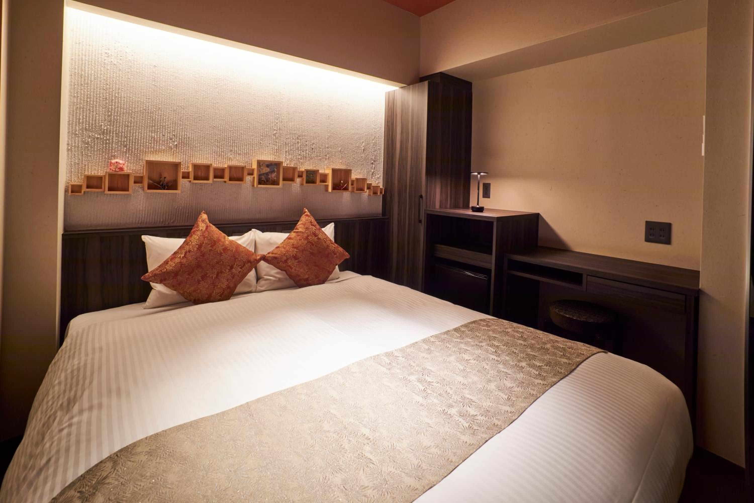 Standard Queen Room photo 2