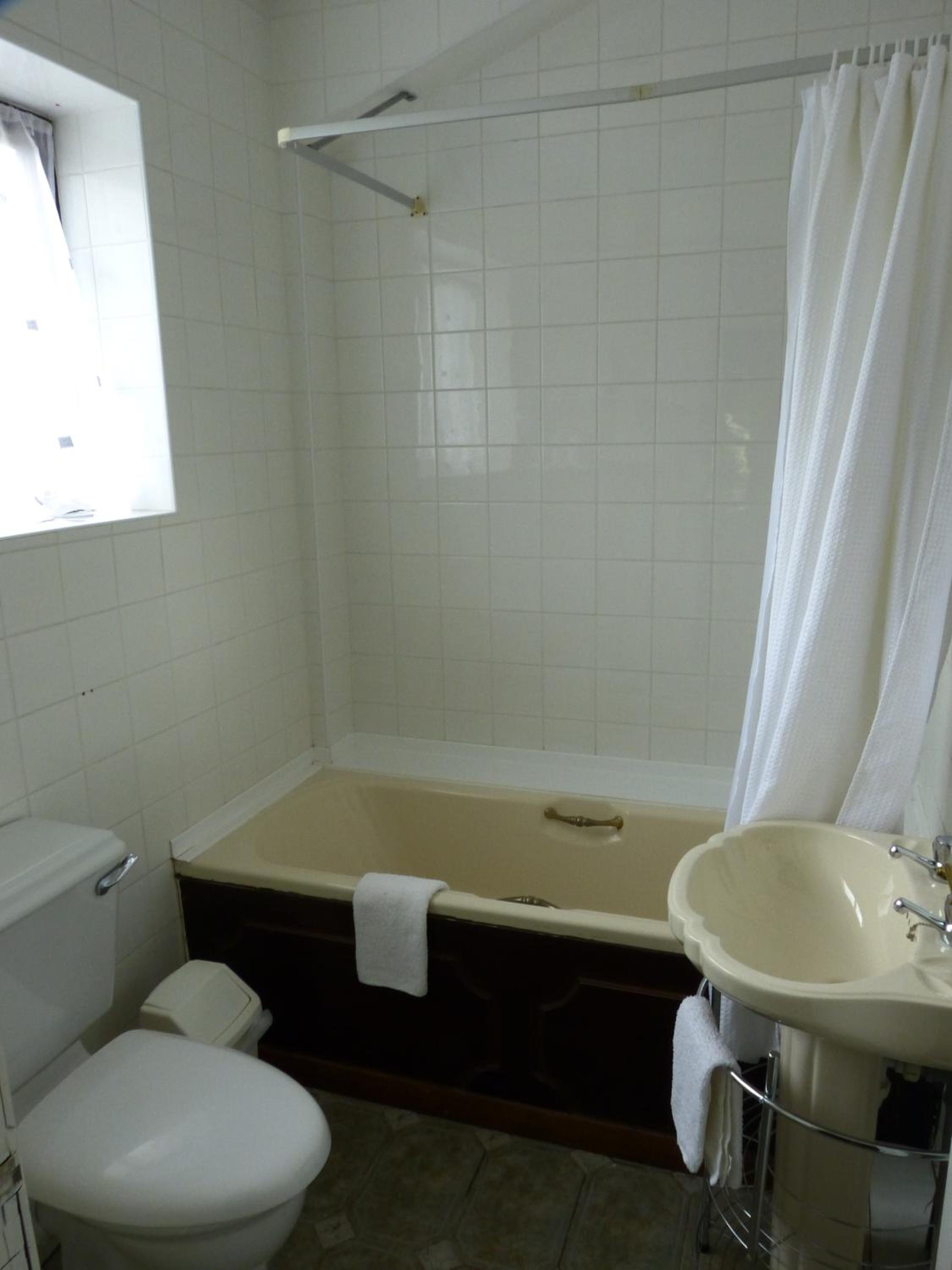 Family Room with Private Bathroom photo 3