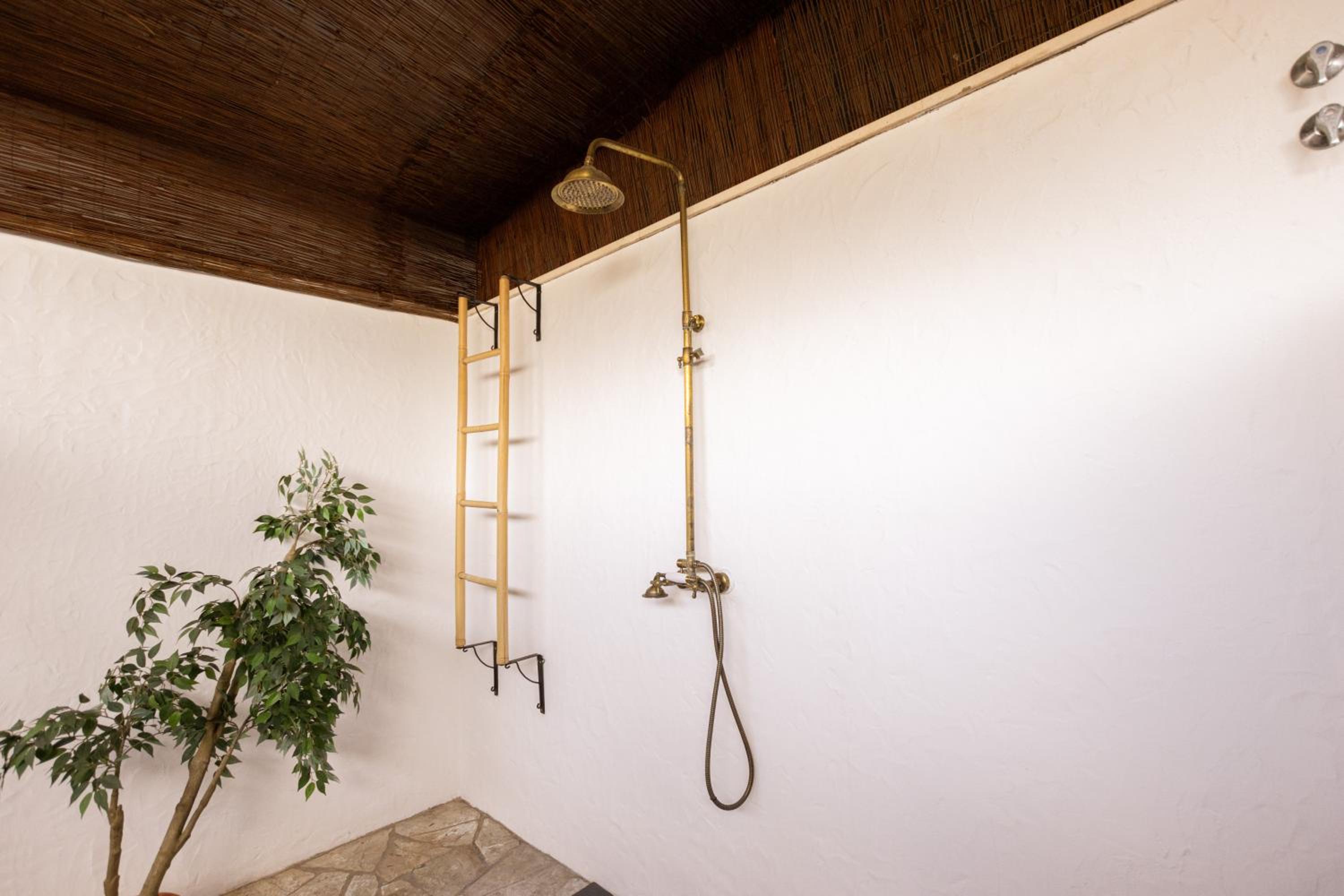 Deluxe Suite - Photo 10