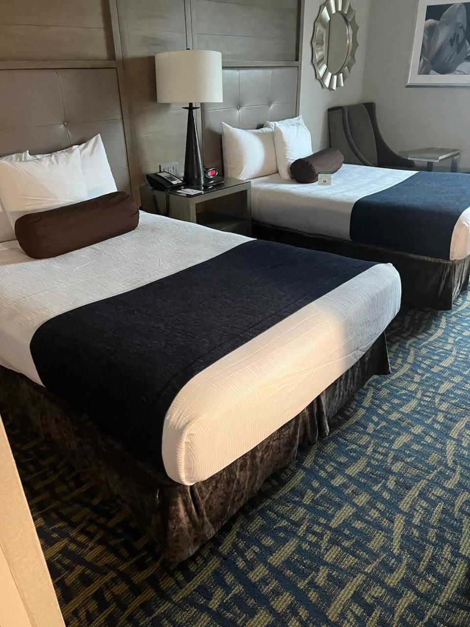 Double Room with Two Double Beds - Non-Smoking - Photo 3