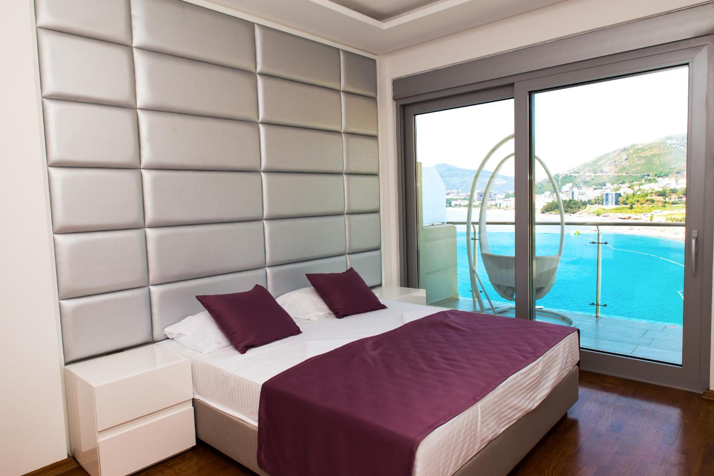 Three-Bedroom Apartment with Sea View photo 1