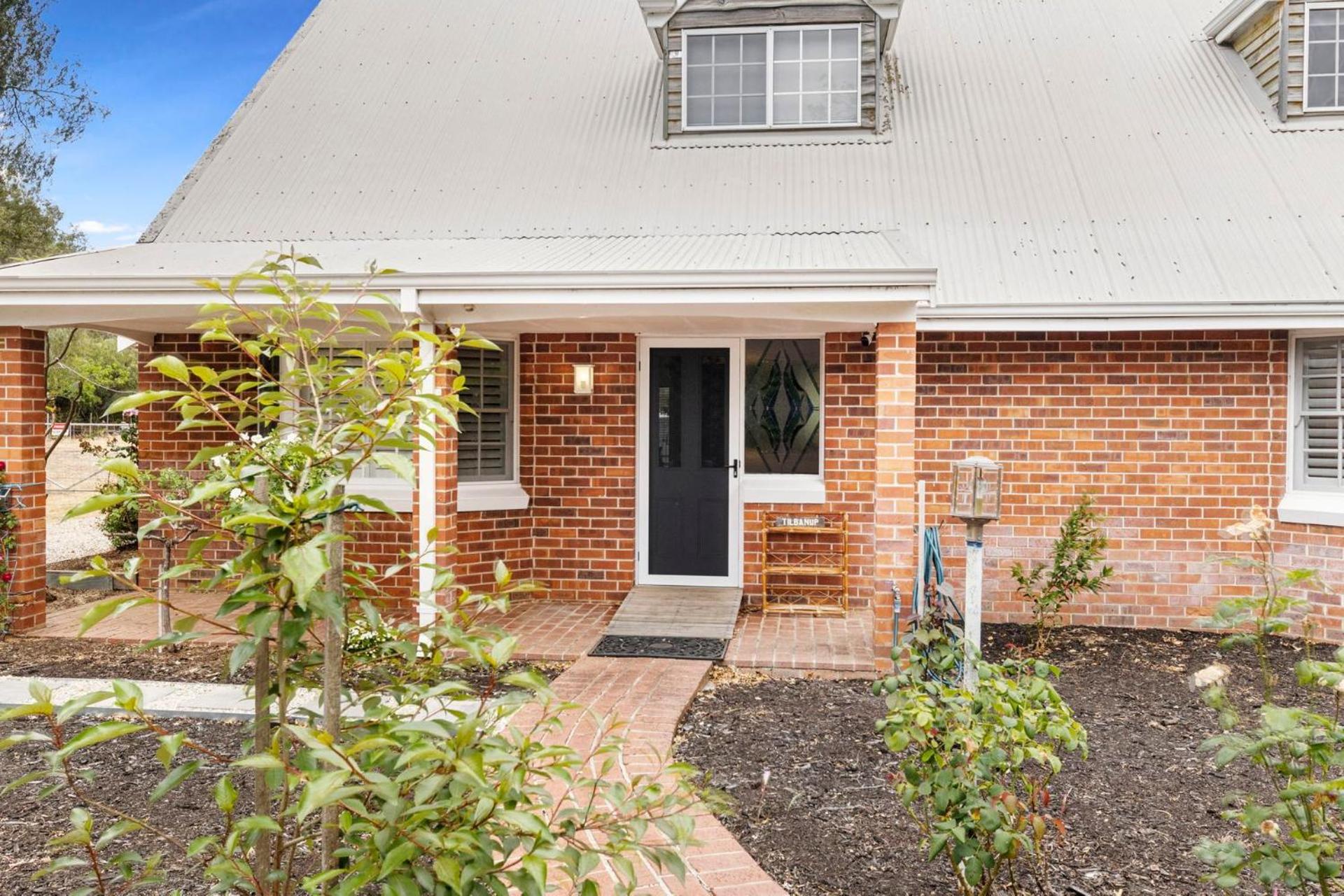 Three-Bedroom House photo 2