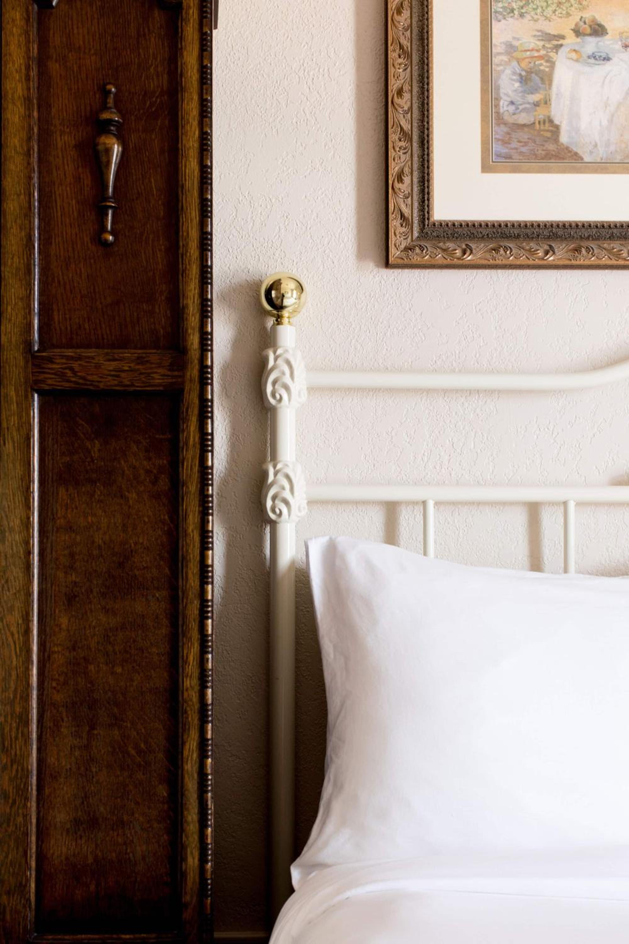 Deluxe Queen Room (Pet Friendly)