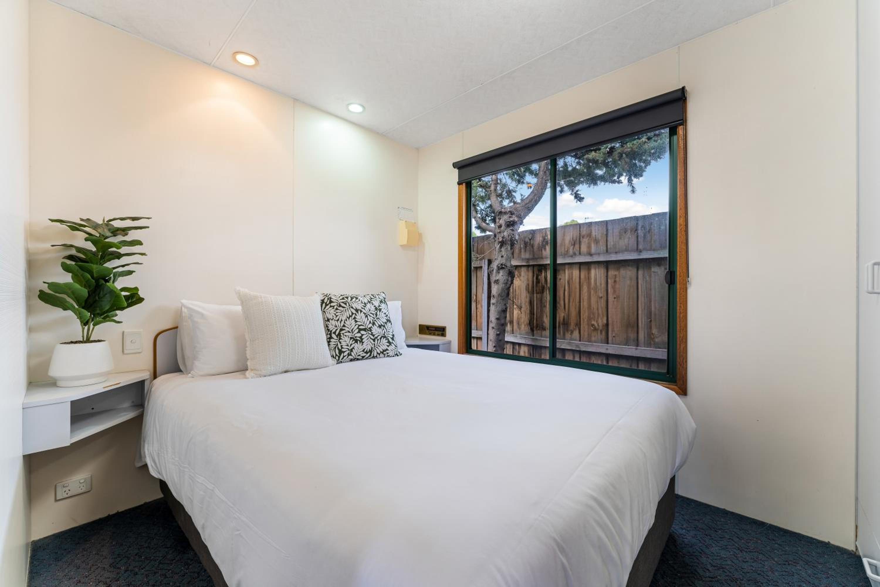 Standard Cabin (2BR) - Sleeps 6 photo 3