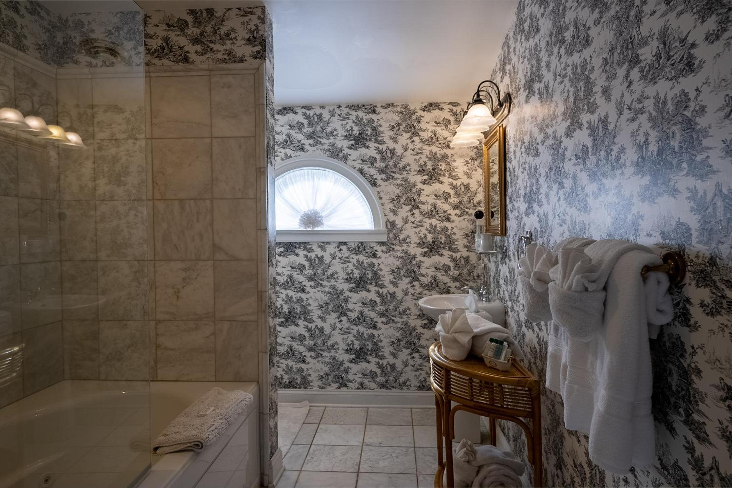 Queen Room photo 3