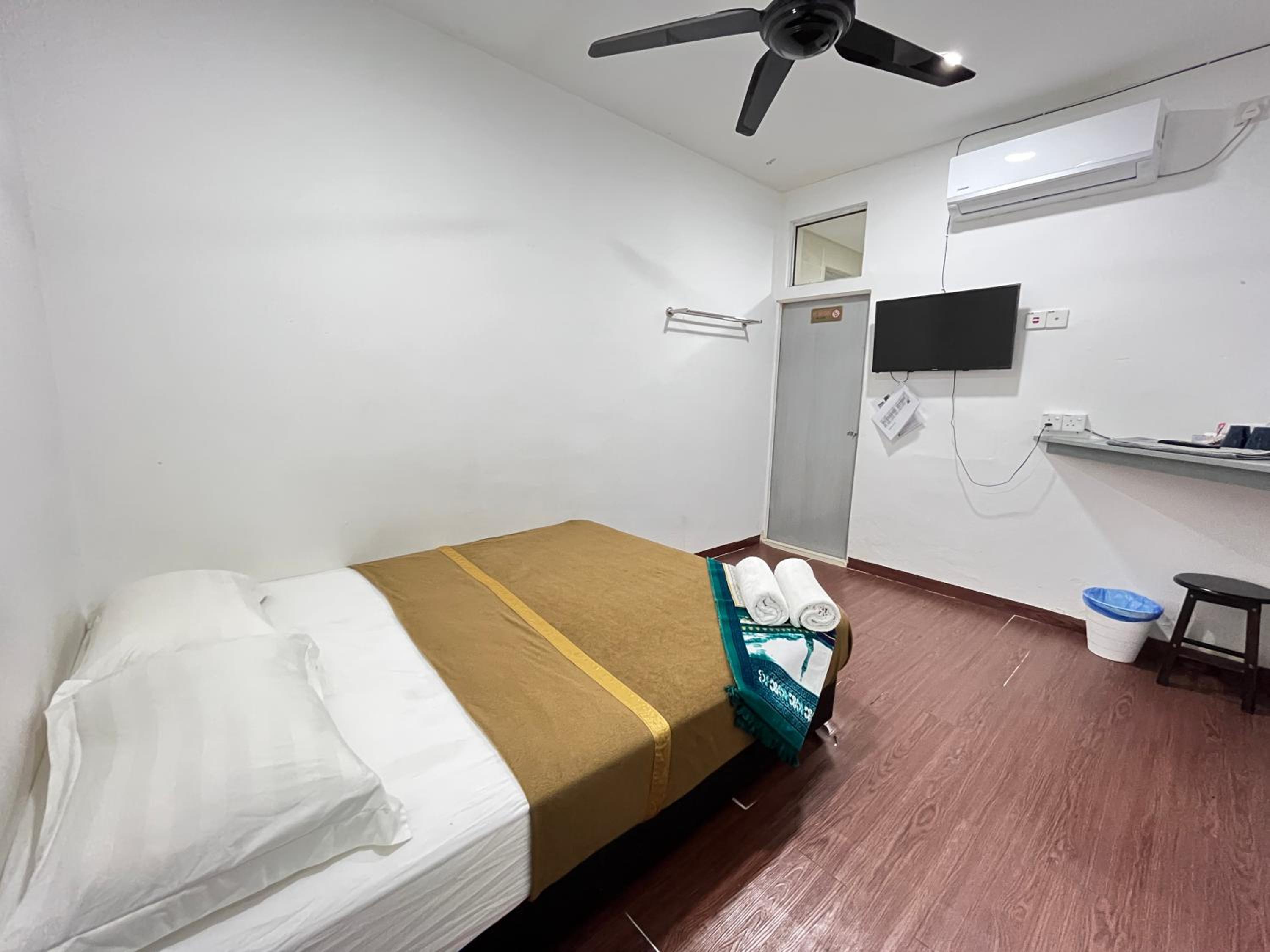 Standard Double Room - Photo 6