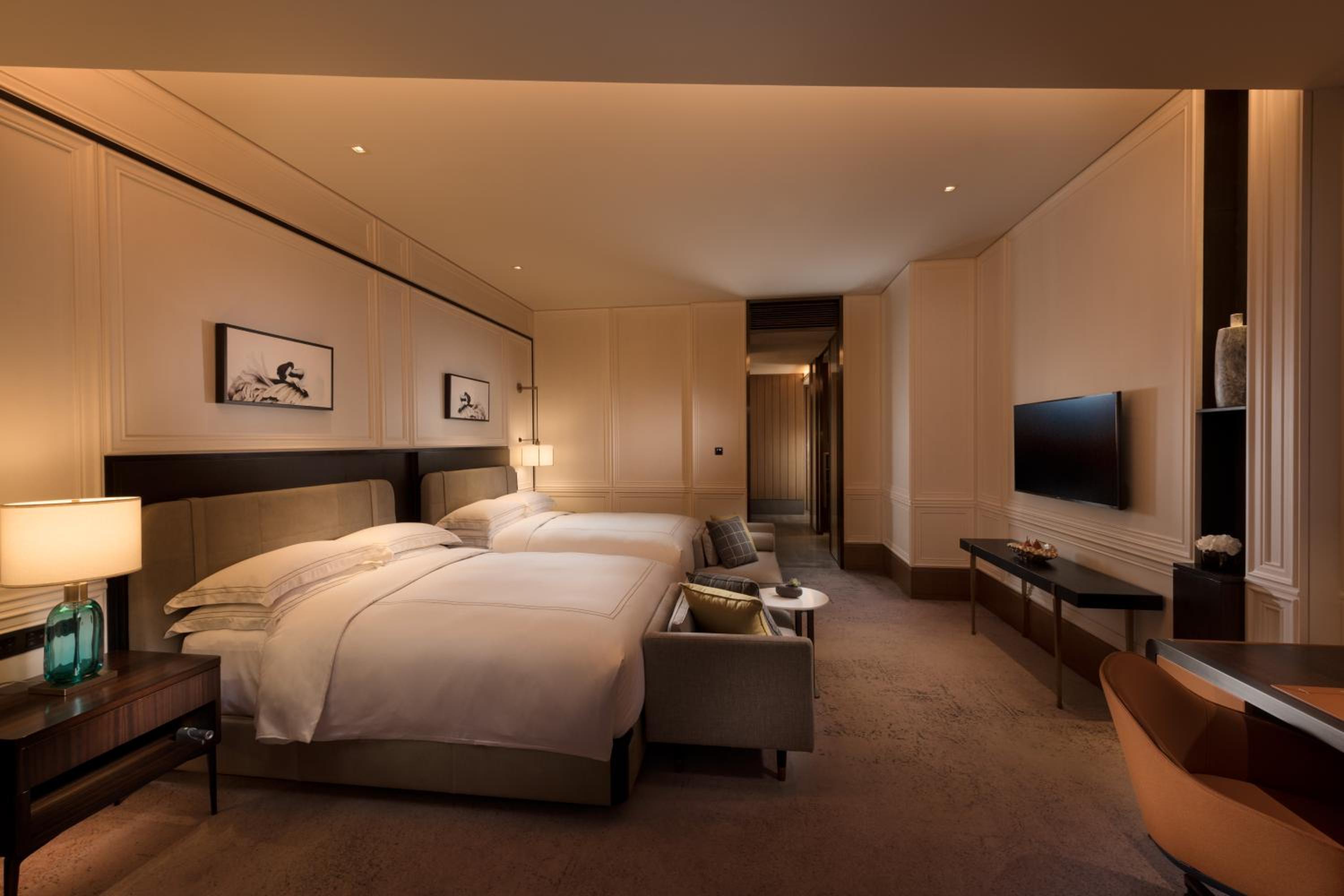 Executive Queen Room with Two Queen Beds - Photo 1