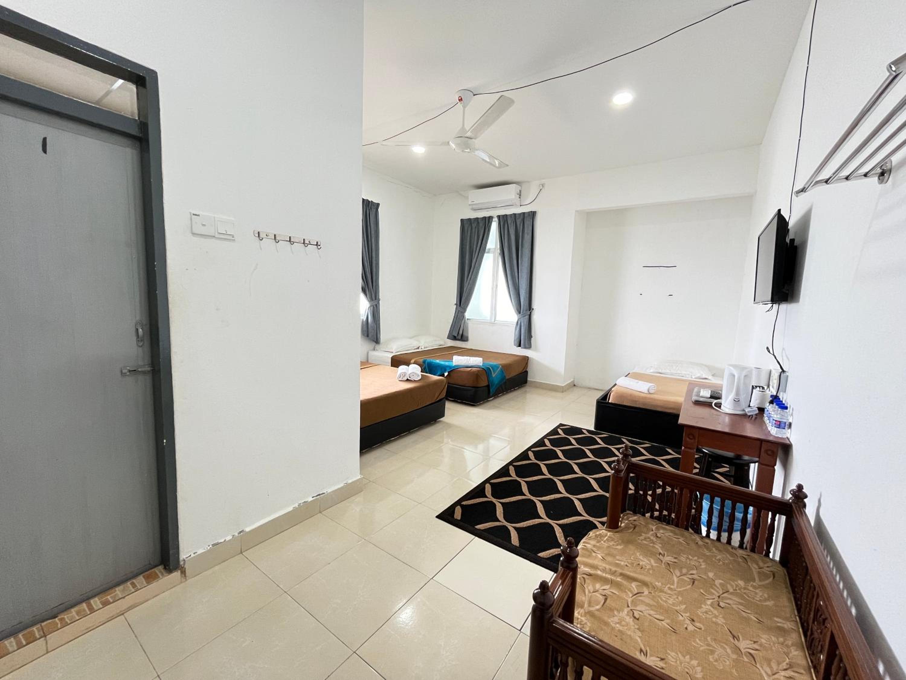 Family Room with Sea View - Photo 5
