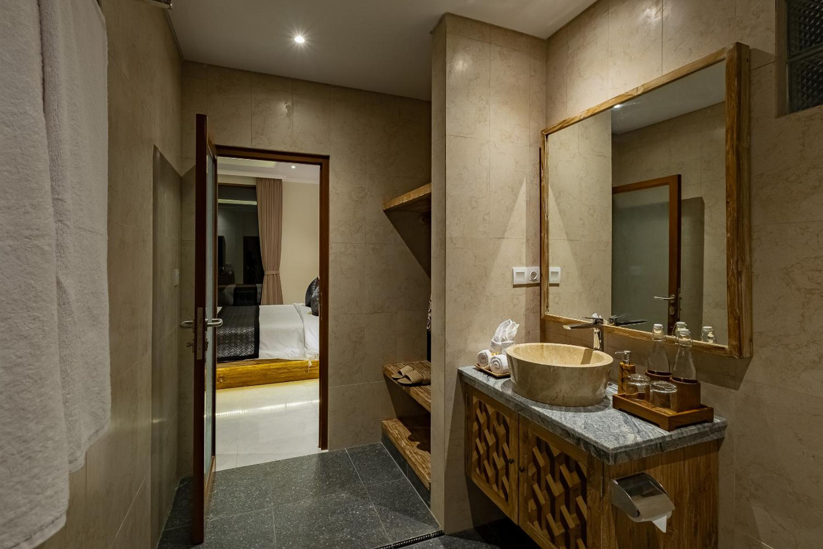 Deluxe Double Room - Photo 23