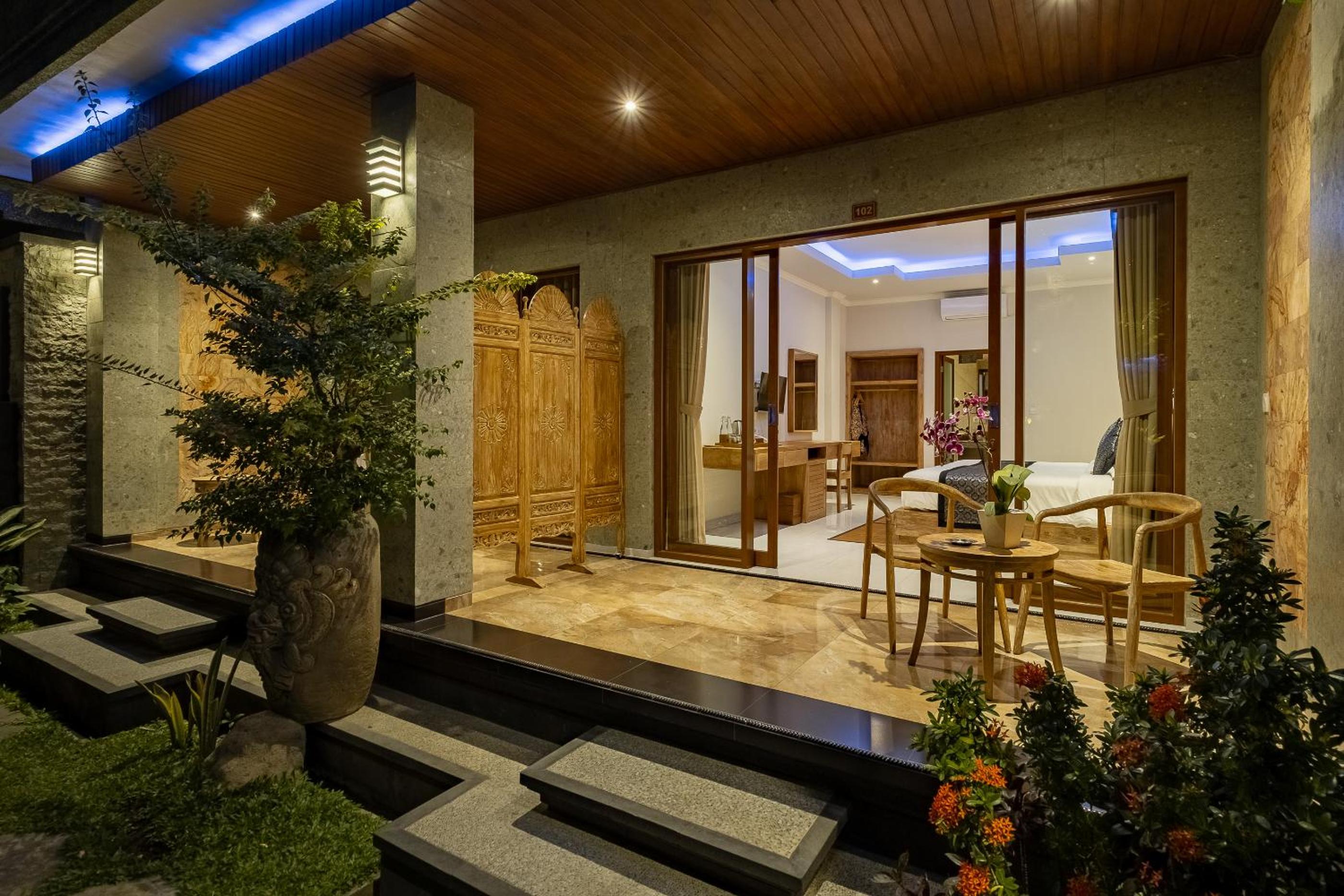 Superior Double or Twin Room with Pool View - Photo 46