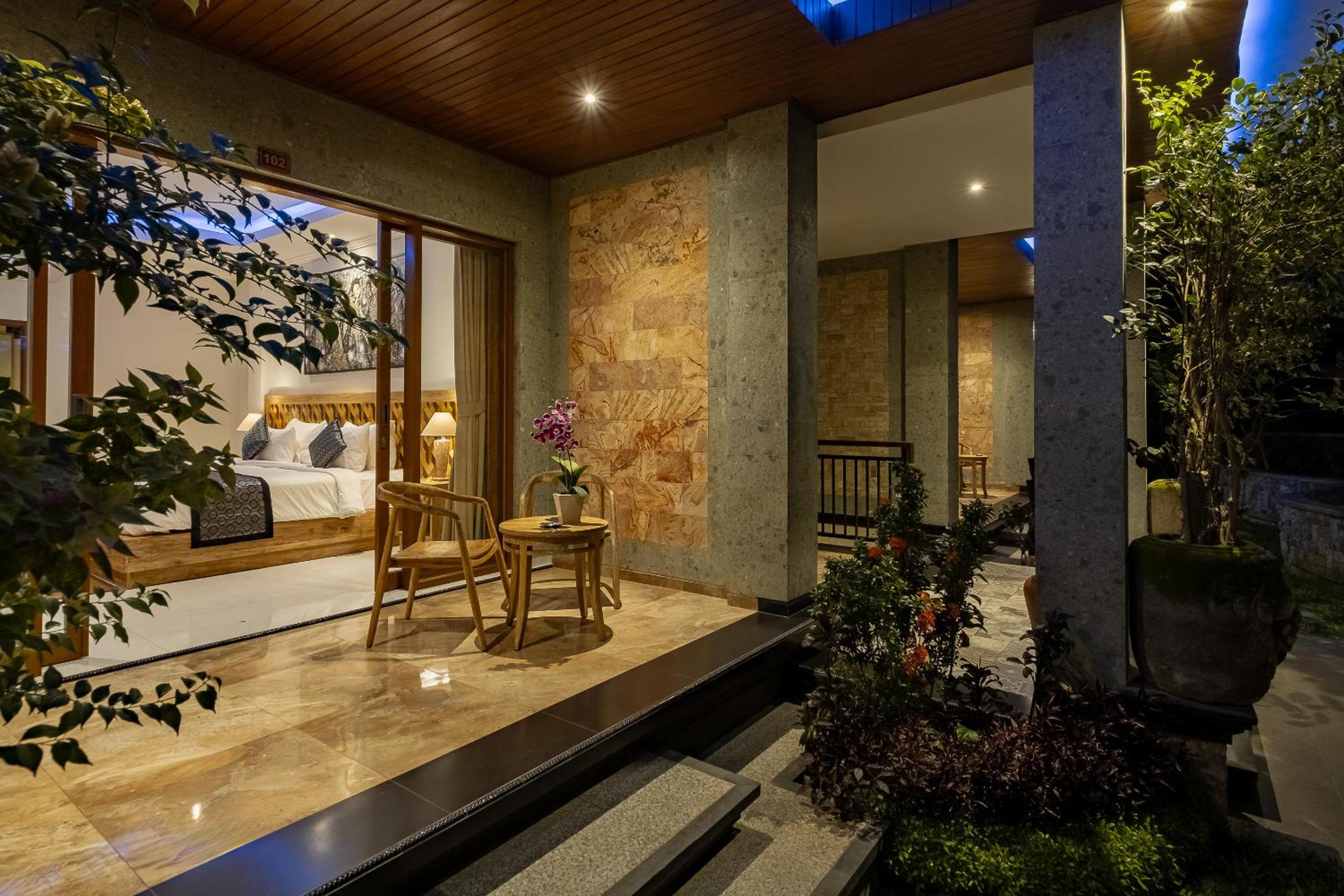 Superior Double or Twin Room with Pool View - Photo 45