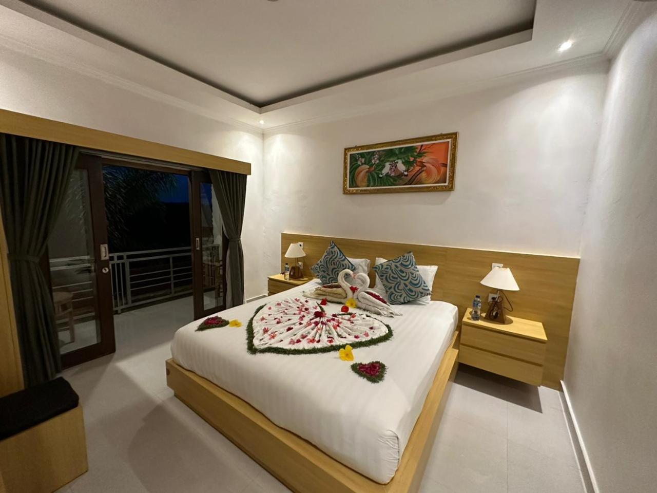 Double Room with Pool View - Photo 9