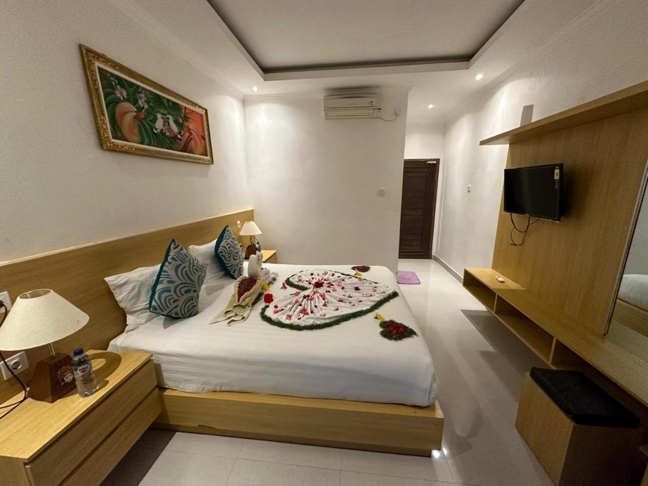 Double Room with Pool View - Photo 8