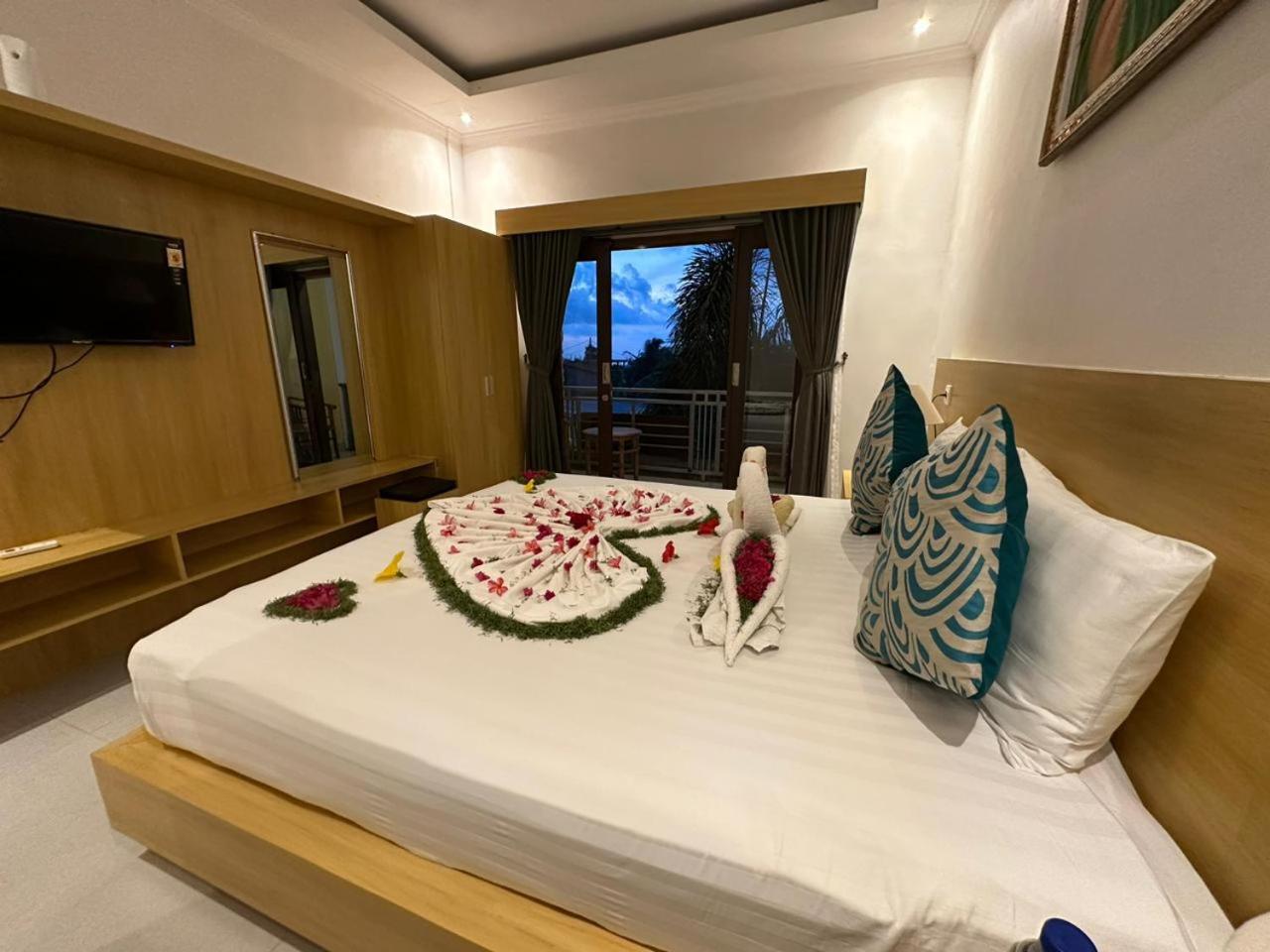 Double Room with Pool View - Photo 5