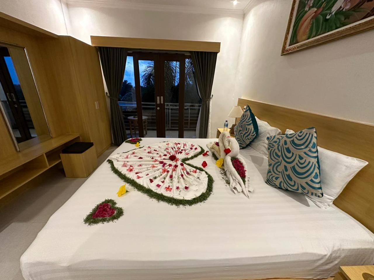 Double Room with Pool View - Photo 7