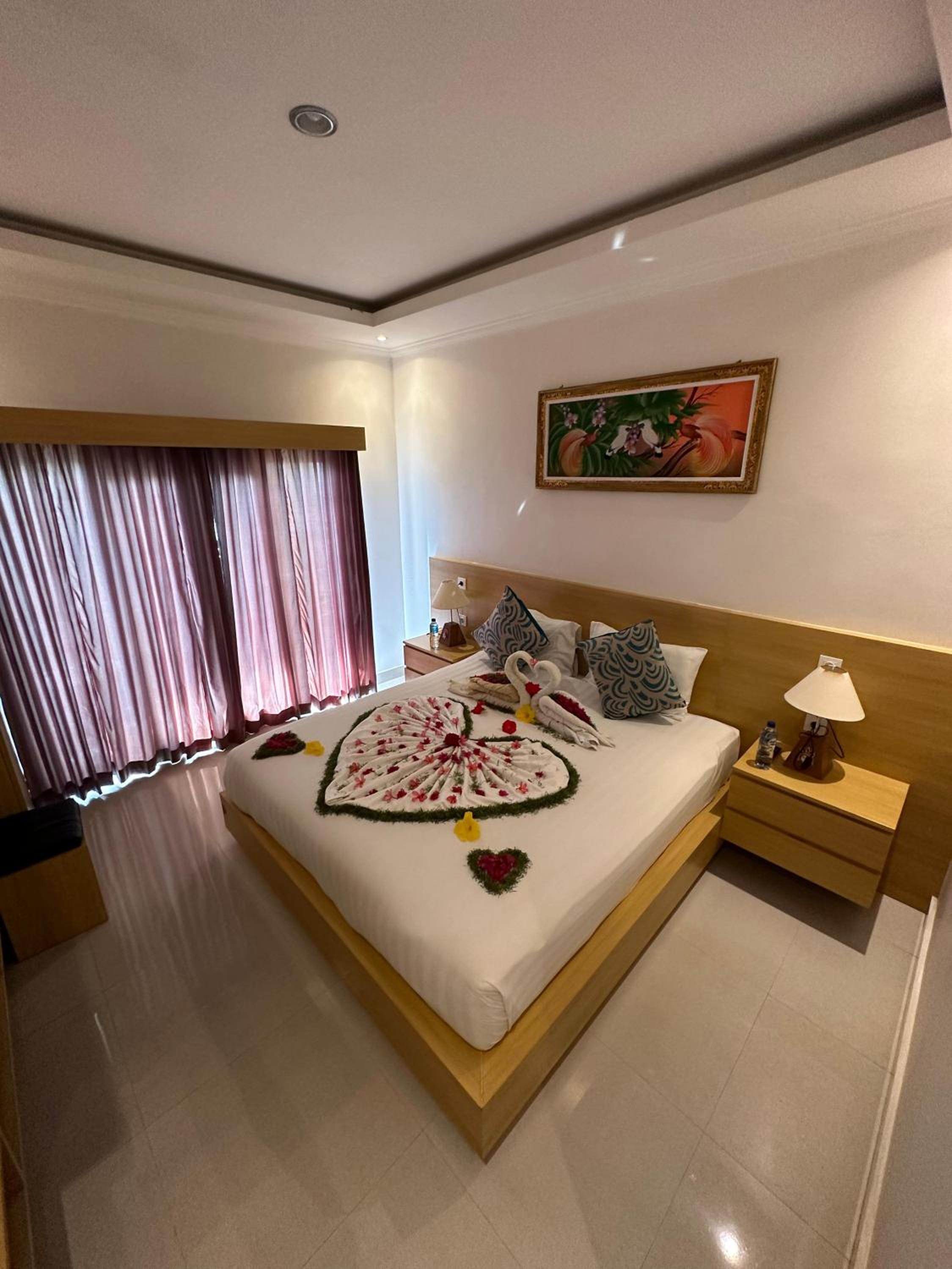 Double Room with Pool View - Photo 10