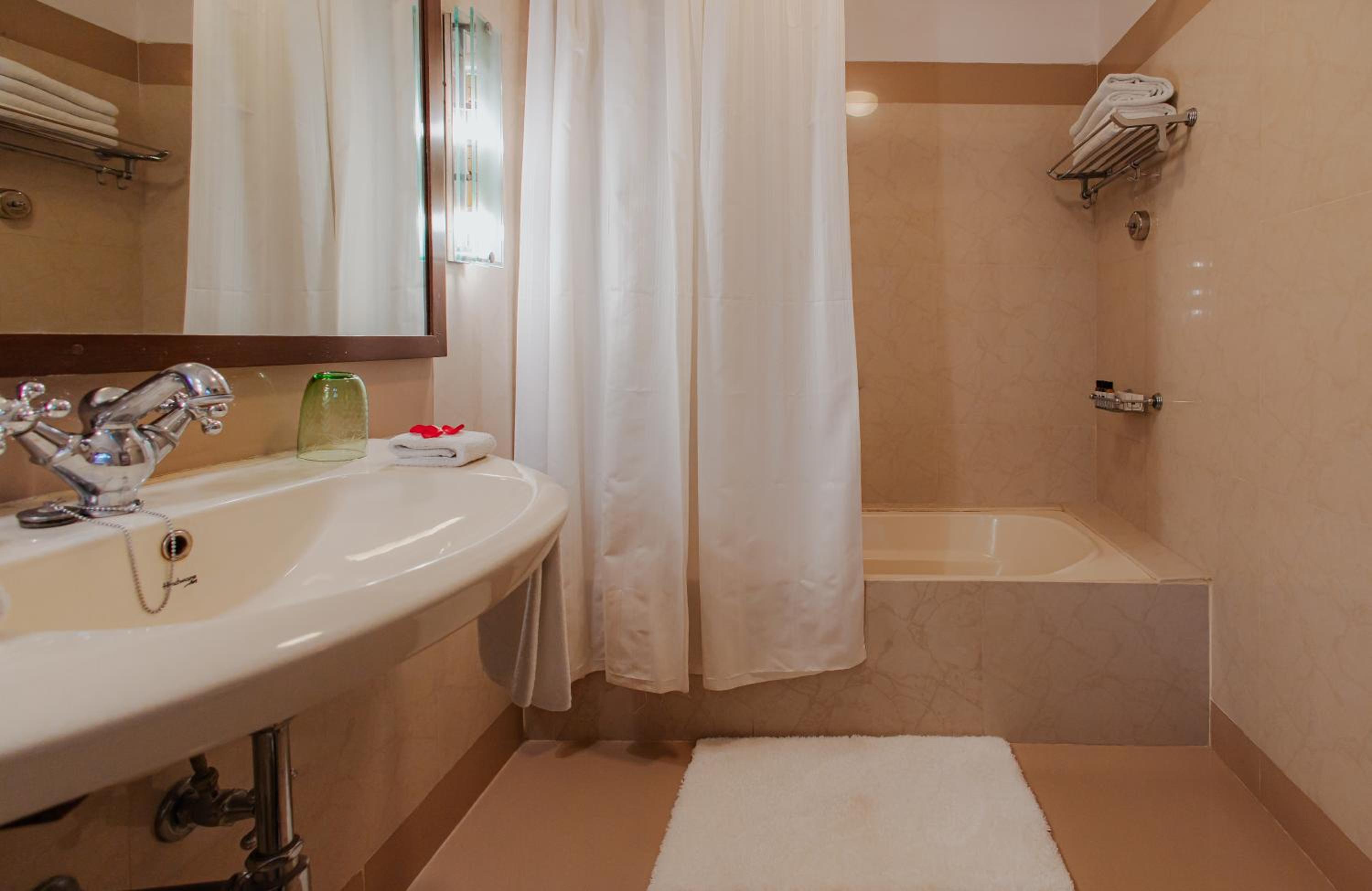 Double Room: 20% off on Food & Beverage services, Enjoy Buffet Breakfast, Wifi, Welcome Drink upon arrival, Early Check in & Late Check out – subject to availability  photo 3