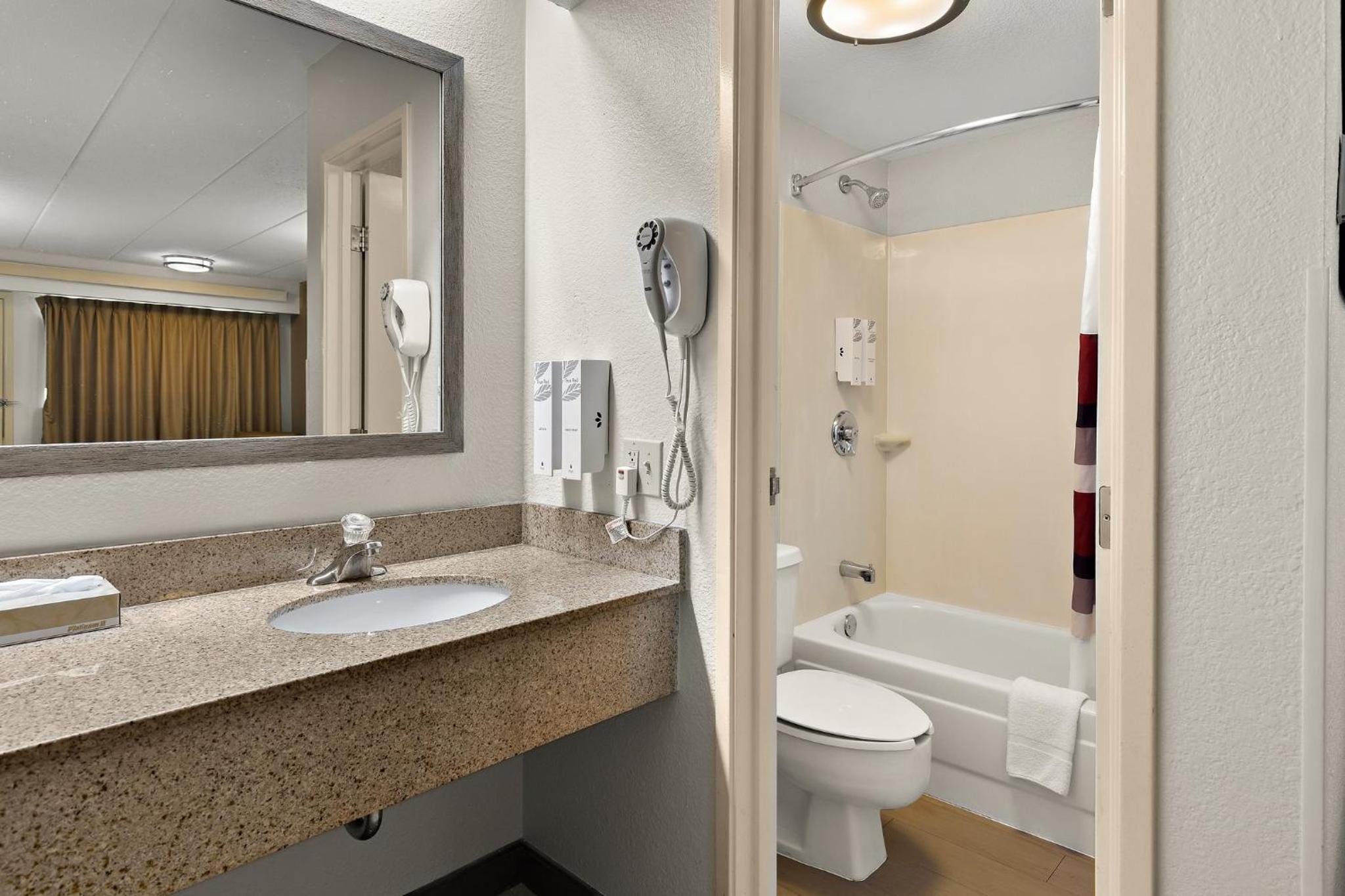 Deluxe Room with Two Double Beds Smoke Free - Photo 4