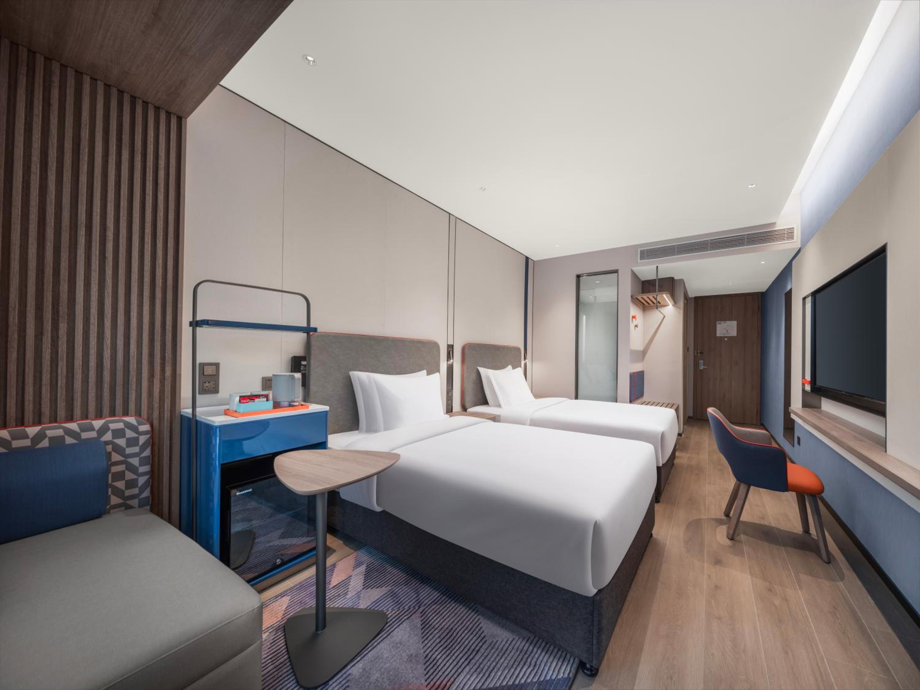 Standard Twin Room with City View