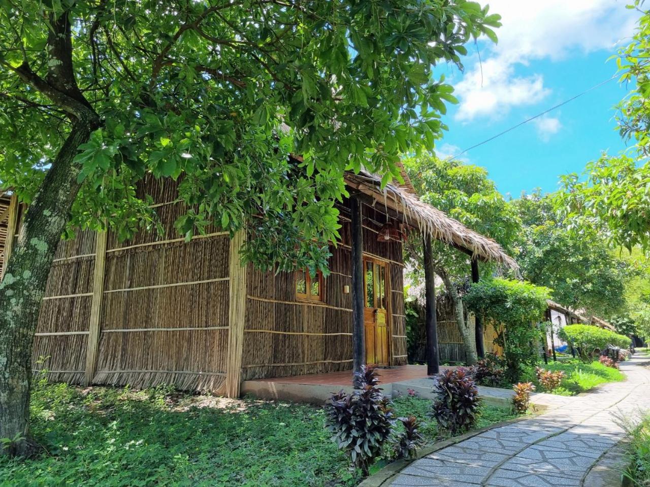 Family Bungalow With Lake View photo 3